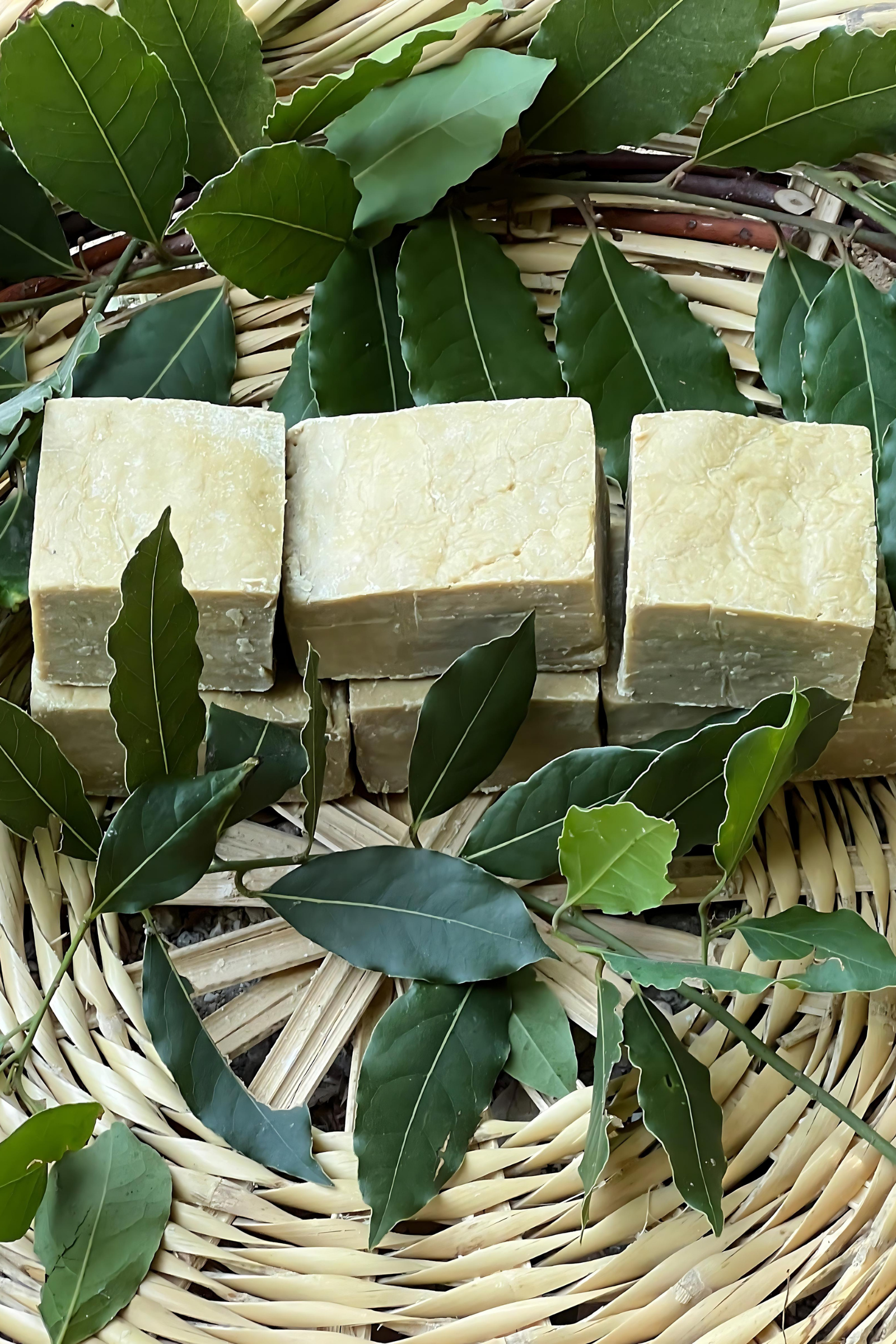 Hakiki Defne Sabunu (1 Kg)  Hakiki Defne Sabunu (1 Kg)  DEFNE SABUNU Bahtiyar İpek Bahtiyar İpek Defne Sabunu
