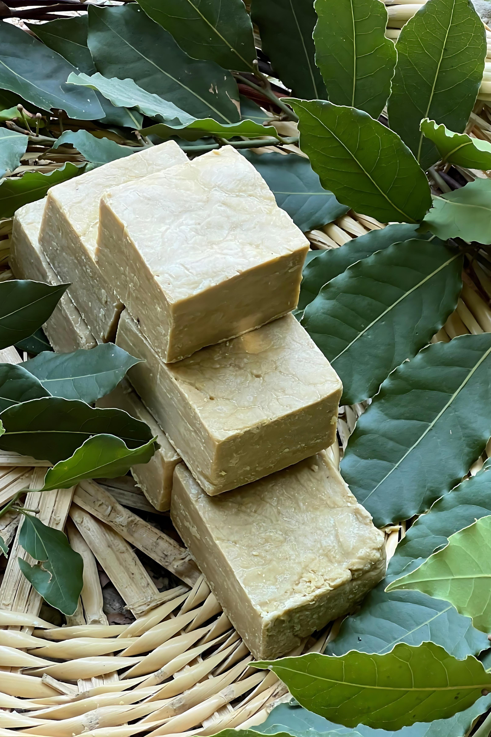 Hakiki Defne Sabunu (1 Kg)  Hakiki Defne Sabunu (1 Kg)  DEFNE SABUNU Bahtiyar İpek Bahtiyar İpek Defne Sabunu