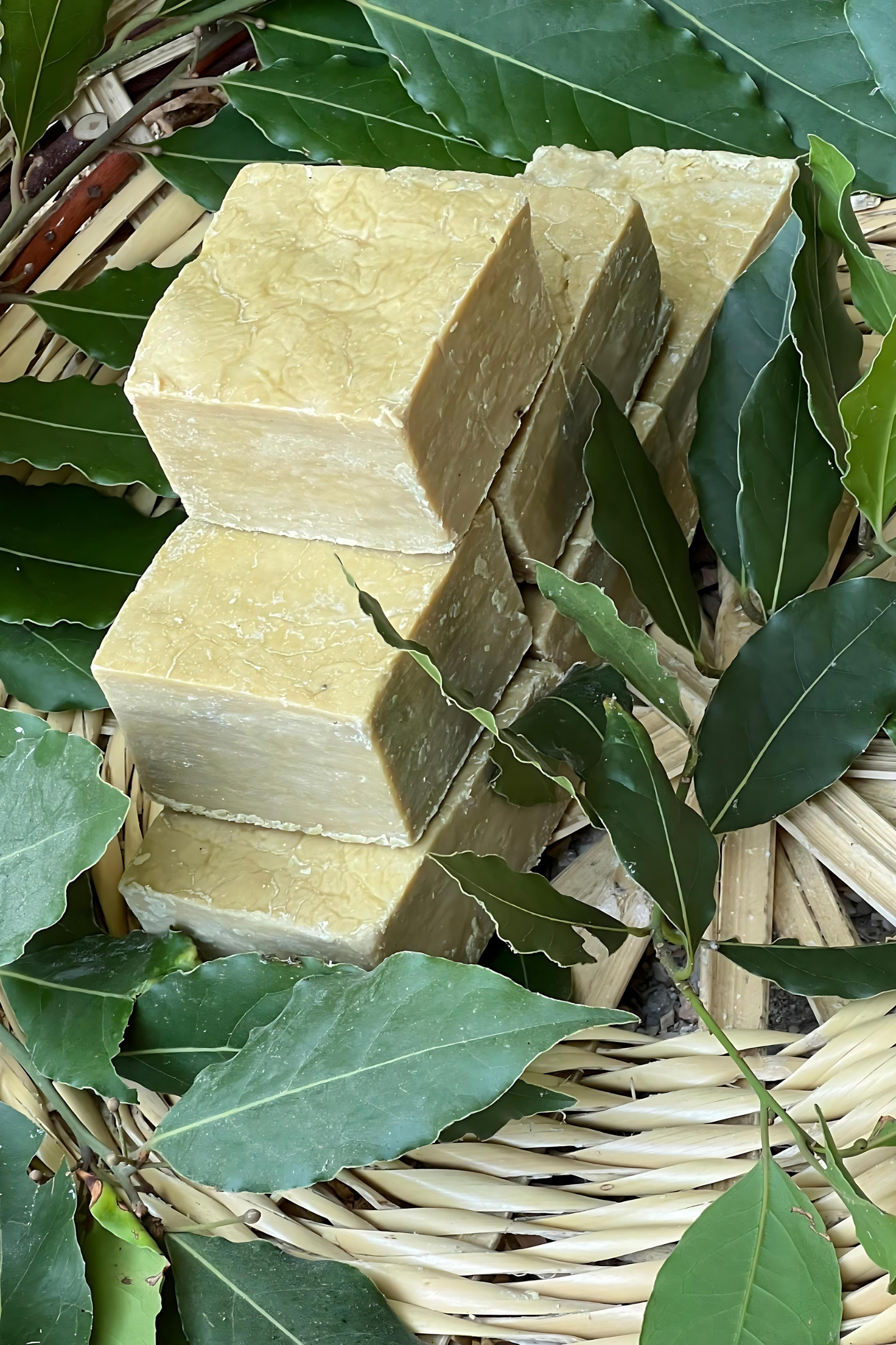 Hakiki Defne Sabunu (1 Kg)  Hakiki Defne Sabunu (1 Kg)  DEFNE SABUNU Bahtiyar İpek Bahtiyar İpek Defne Sabunu