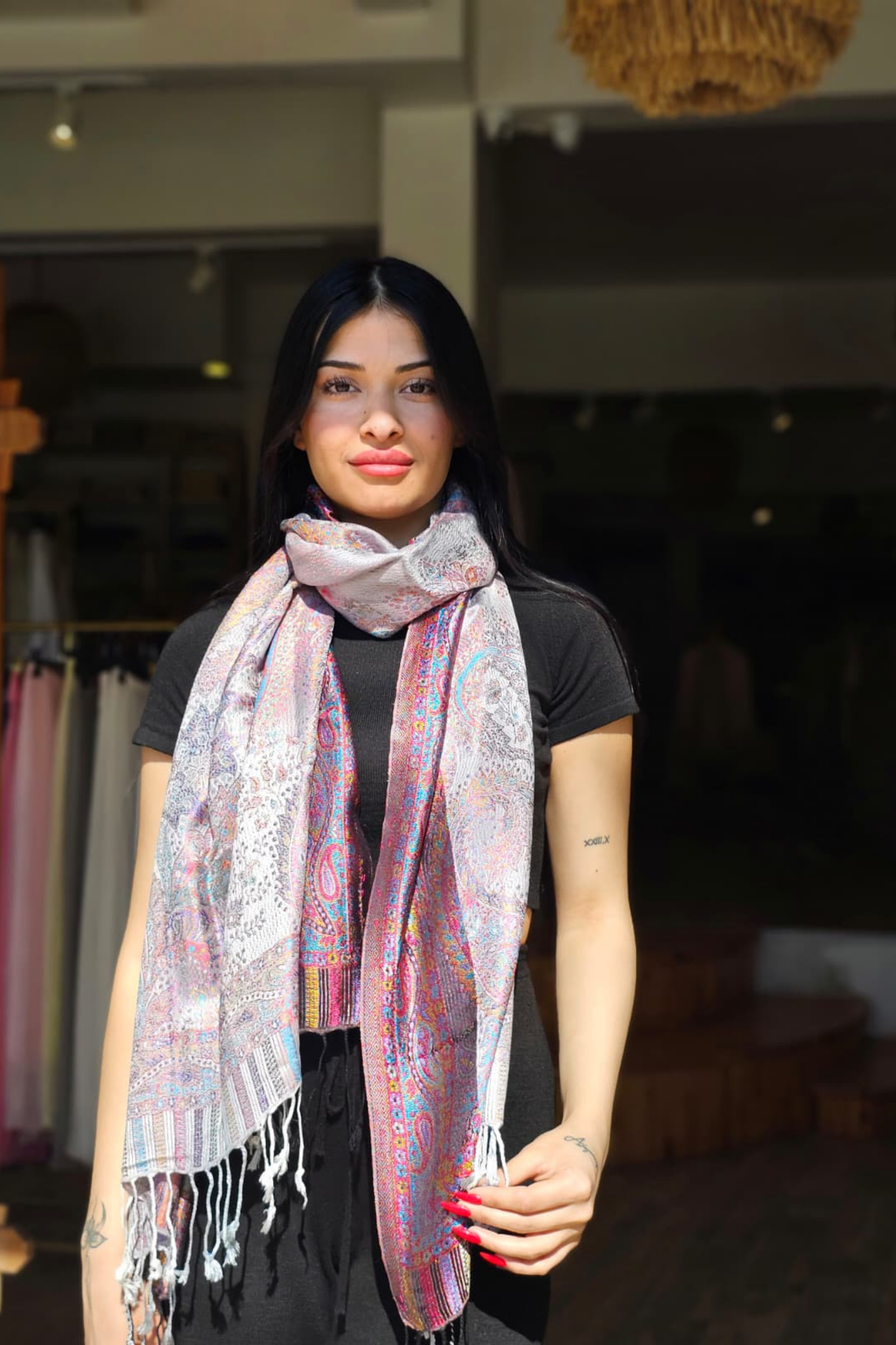 Pembe Şeritli Gri Jakarlı İpek Şal Baş Örtüsü  Bahtiyar İpek Şal