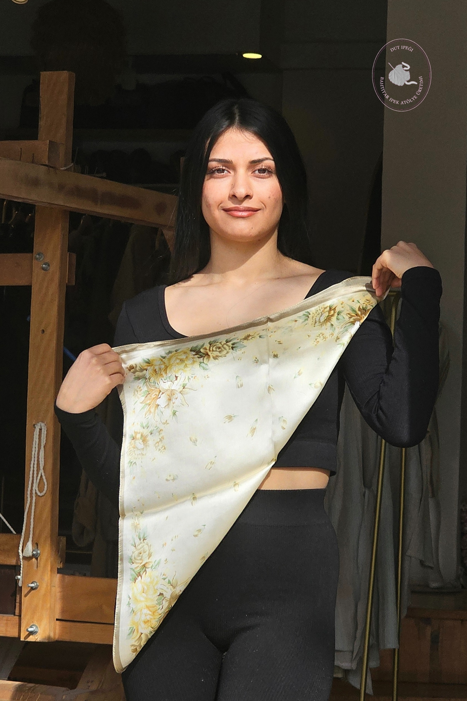 Soft Gül Desen Dijital Baskı Kare İpek Fular  Bahtiyar İpek Fular