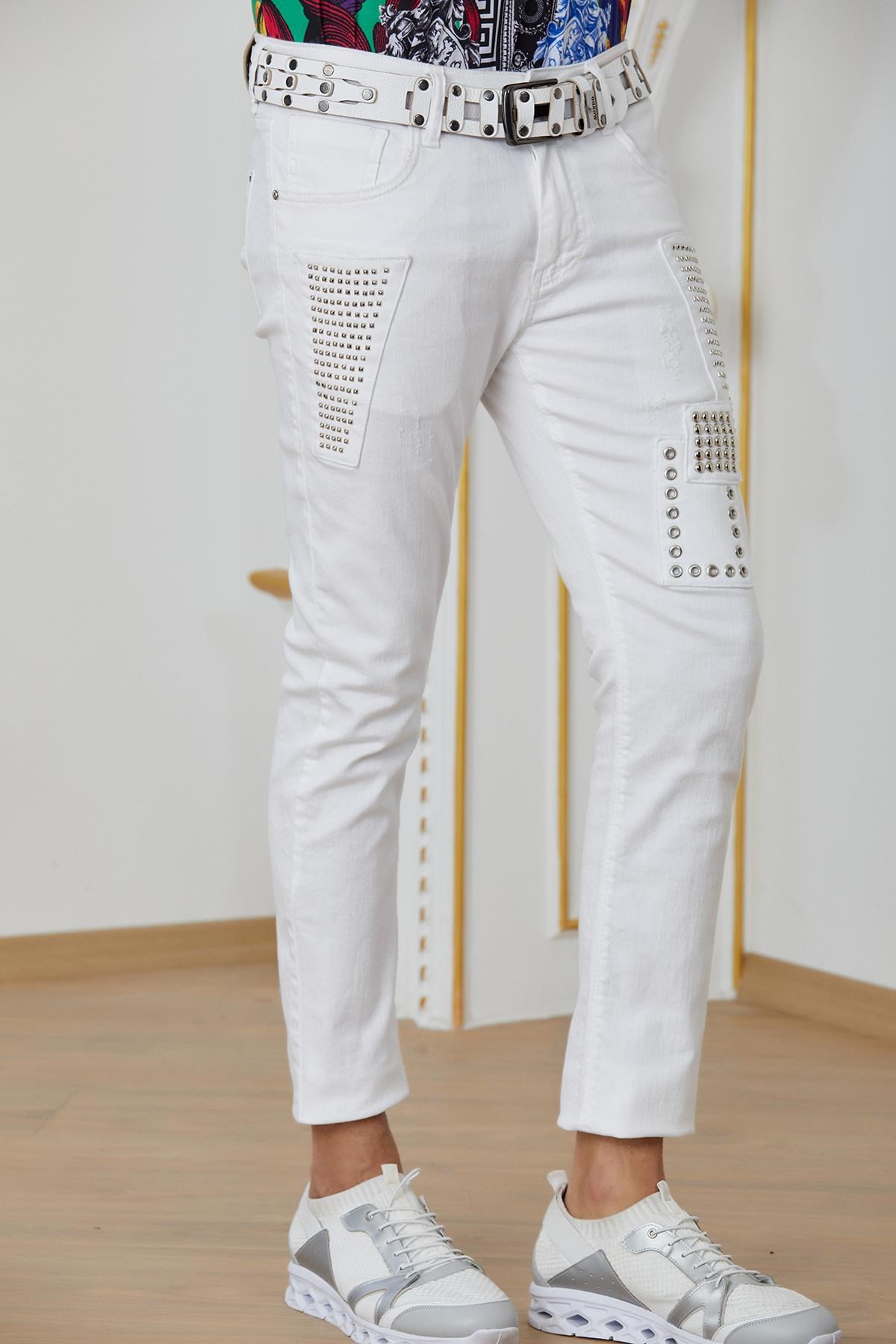Beyaz Metal Çakmalı Taşlamalı Jean Pantolon
