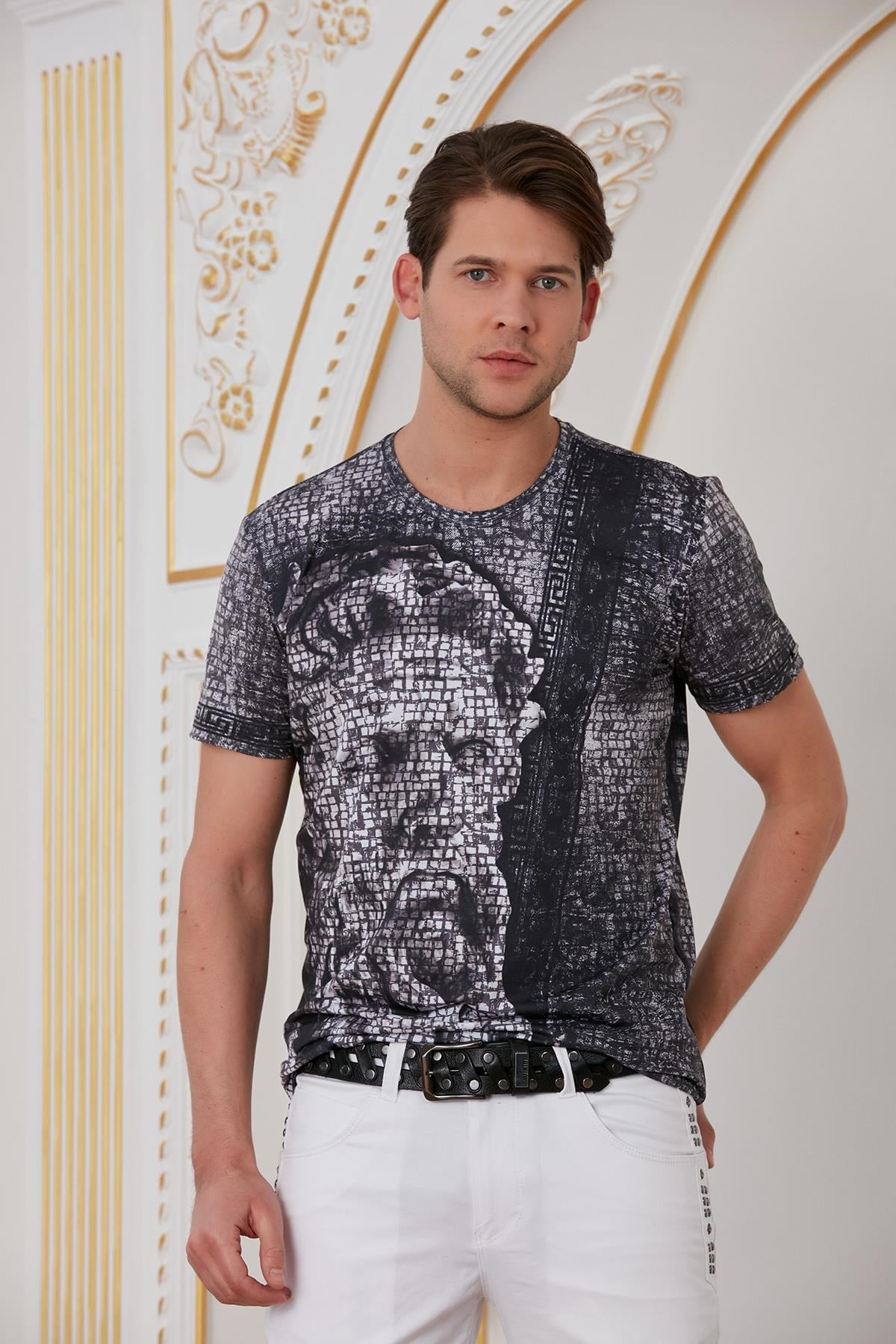 Siyah Mozaik Antik Desenli Bisiklet Yaka T-Shirt