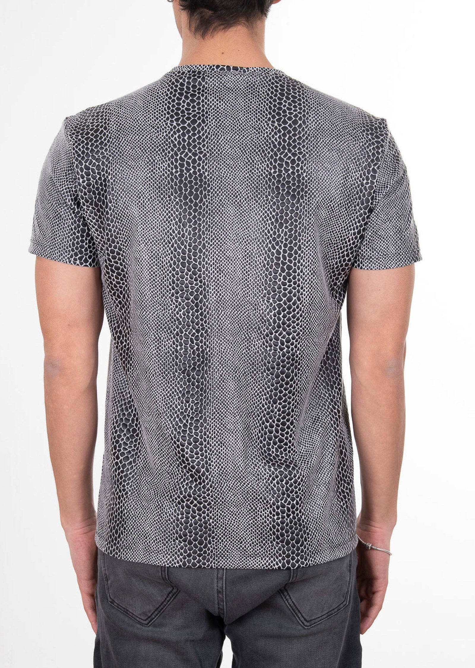 Yılan Derisi Desenli V Yaka T-Shirt