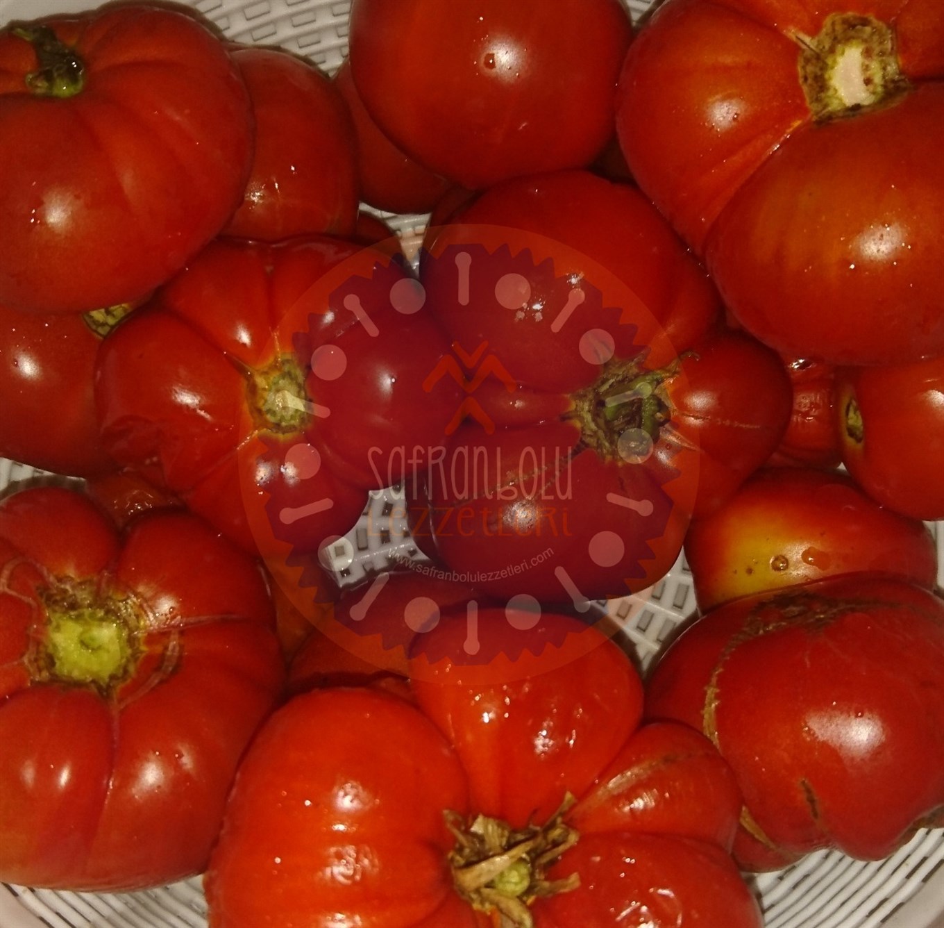 Ev Yapımı Domates Konservesi 