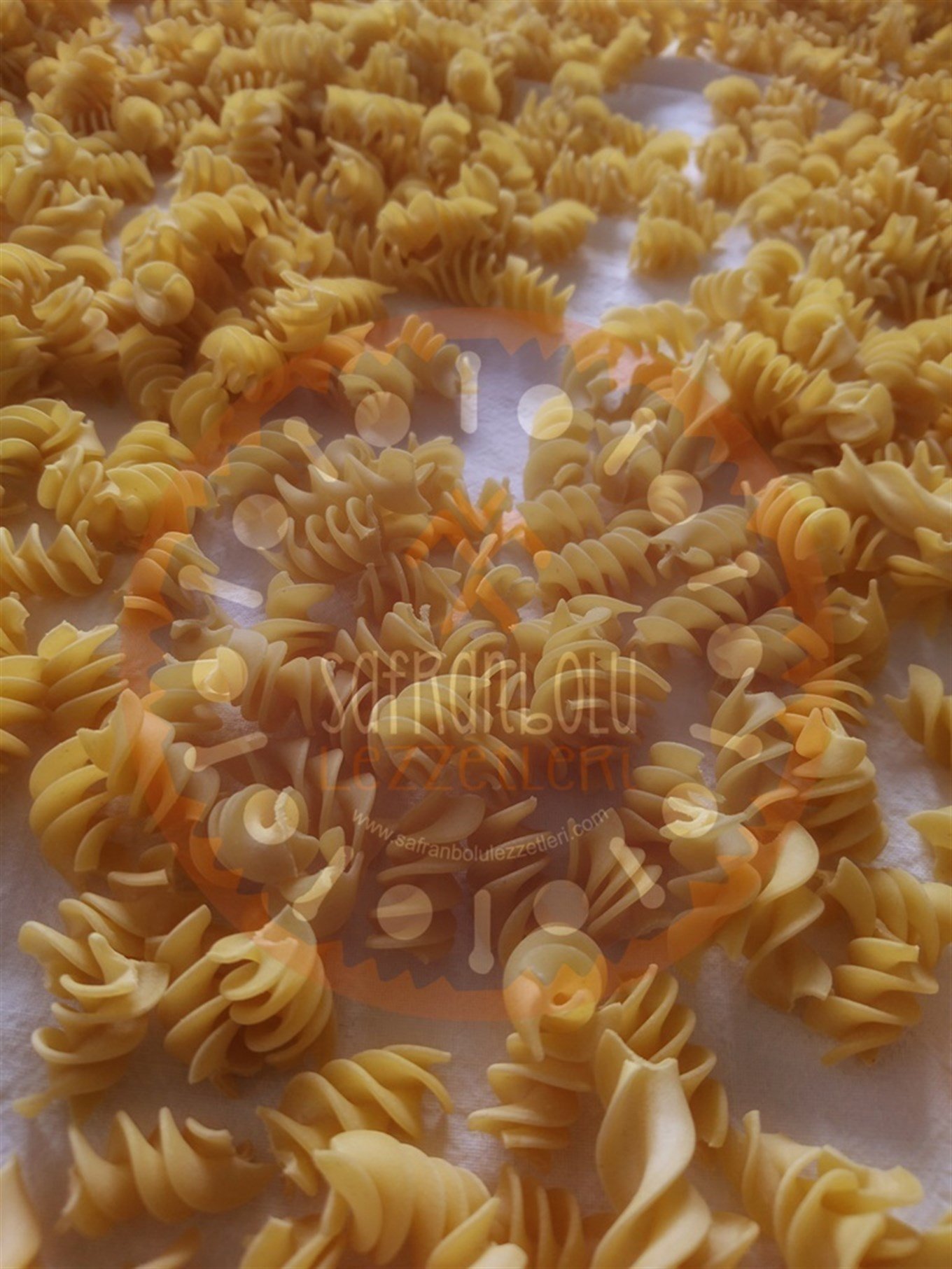 Safranlı Ev Makarnası (Köy Yumurtalı ve Sütlü), 500 g