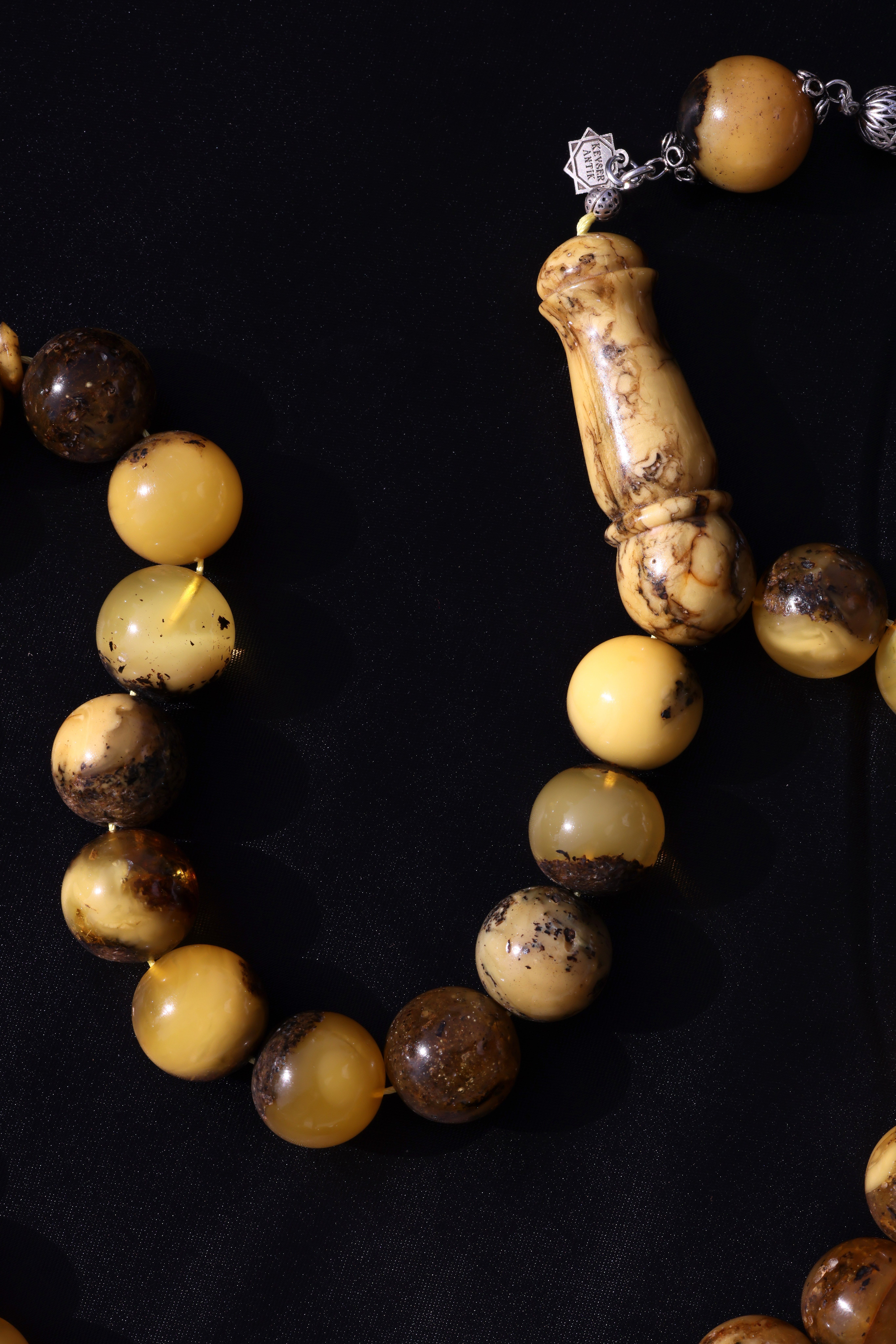 Dev Boy Mat Fosilli Kehribar TesbihDev Boy Mat Fosilli Kehribar Tesbih - Kevser AntikDamla Kehribar Tesbihler