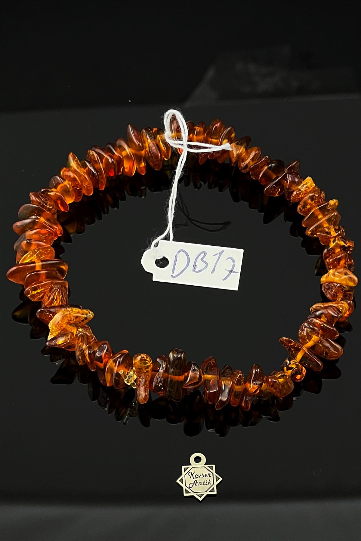 Kırık Taşlı Kehribar Yetişkin BilekliğiKırık Taşlı Kehribar Yetişkin Bilekliği - Kevser AntikKehribar Bileklikler