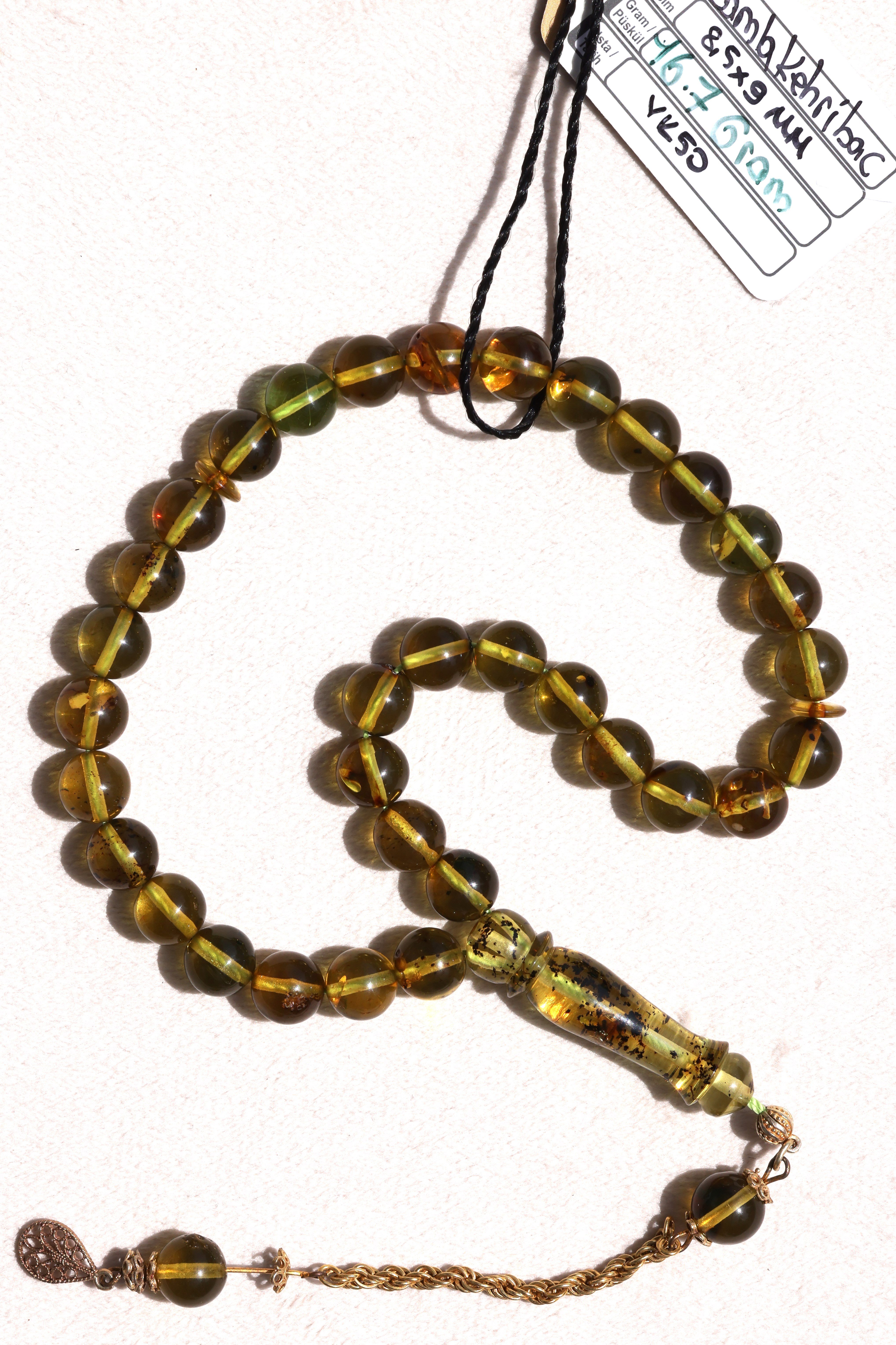 Yeşil Küre Kesim Fosilli Damla KehribarYeşil Küre Kesim Fosilli Damla Kehribar - Kevser AntikDamla Kehribar Tesbihler