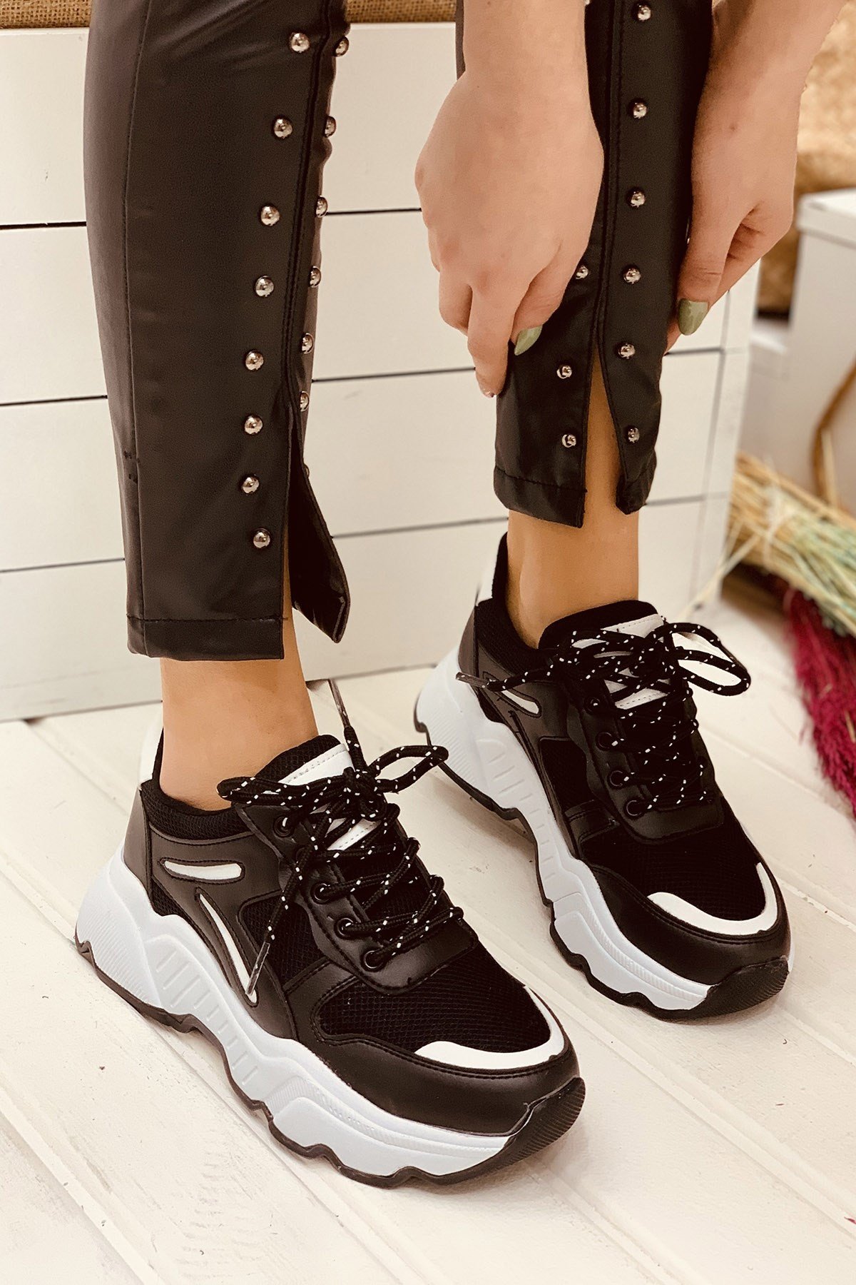 Dosso Siyah Bağcıklı 4cm Taban Yk Bayan Spor Ayakkabı Sneakers