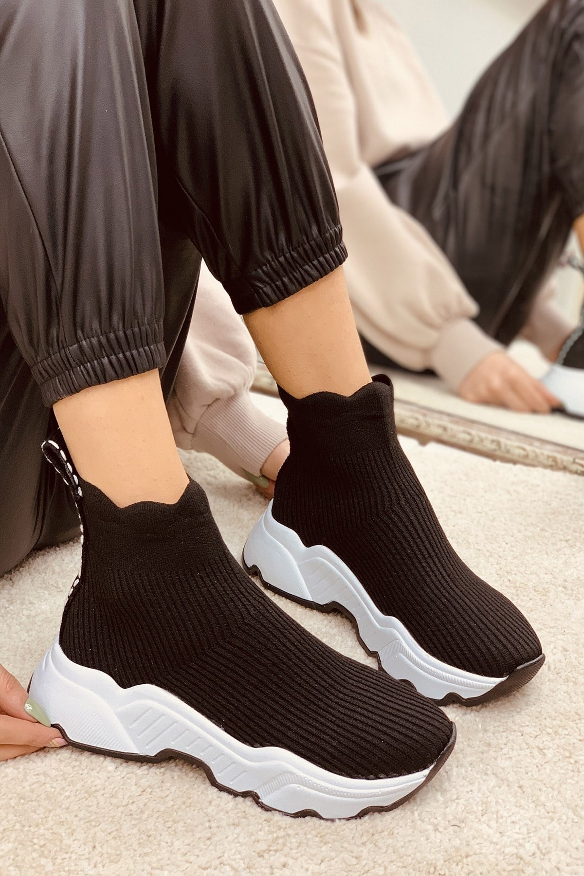 Elvis Siyah Triko Örme 4Cm Taban Yk Bayan Çorap  Spor Ayakkabı Sneakers