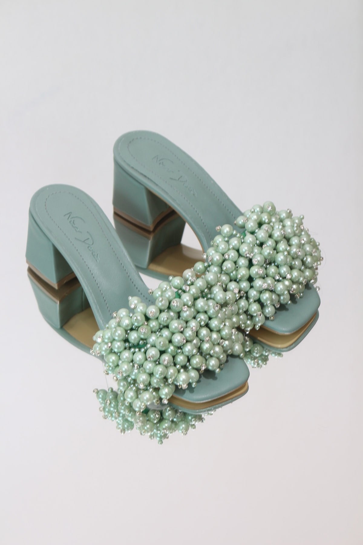 Pearl Mint Yeşil Taşlı 5cm Kısa Topuklu Bayan Sandalet