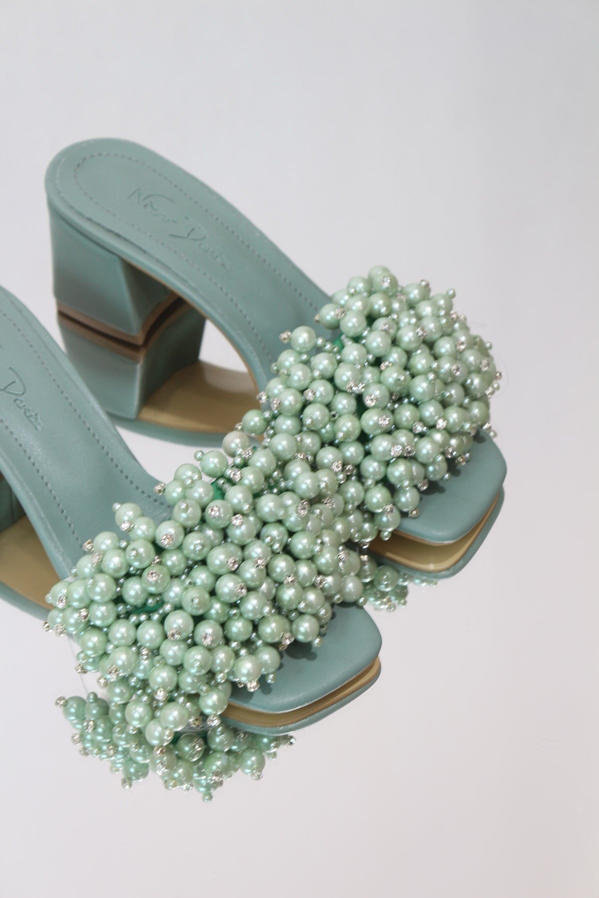 Pearl Mint Yeşil Taşlı 5cm Kısa Topuklu Bayan Sandalet