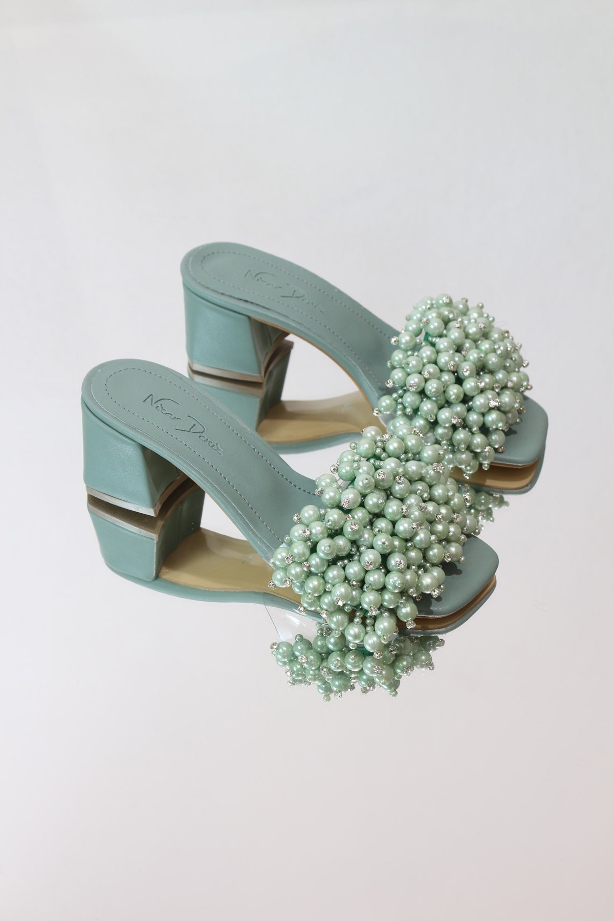 Pearl Mint Yeşil Taşlı 5cm Kısa Topuklu Bayan Sandalet