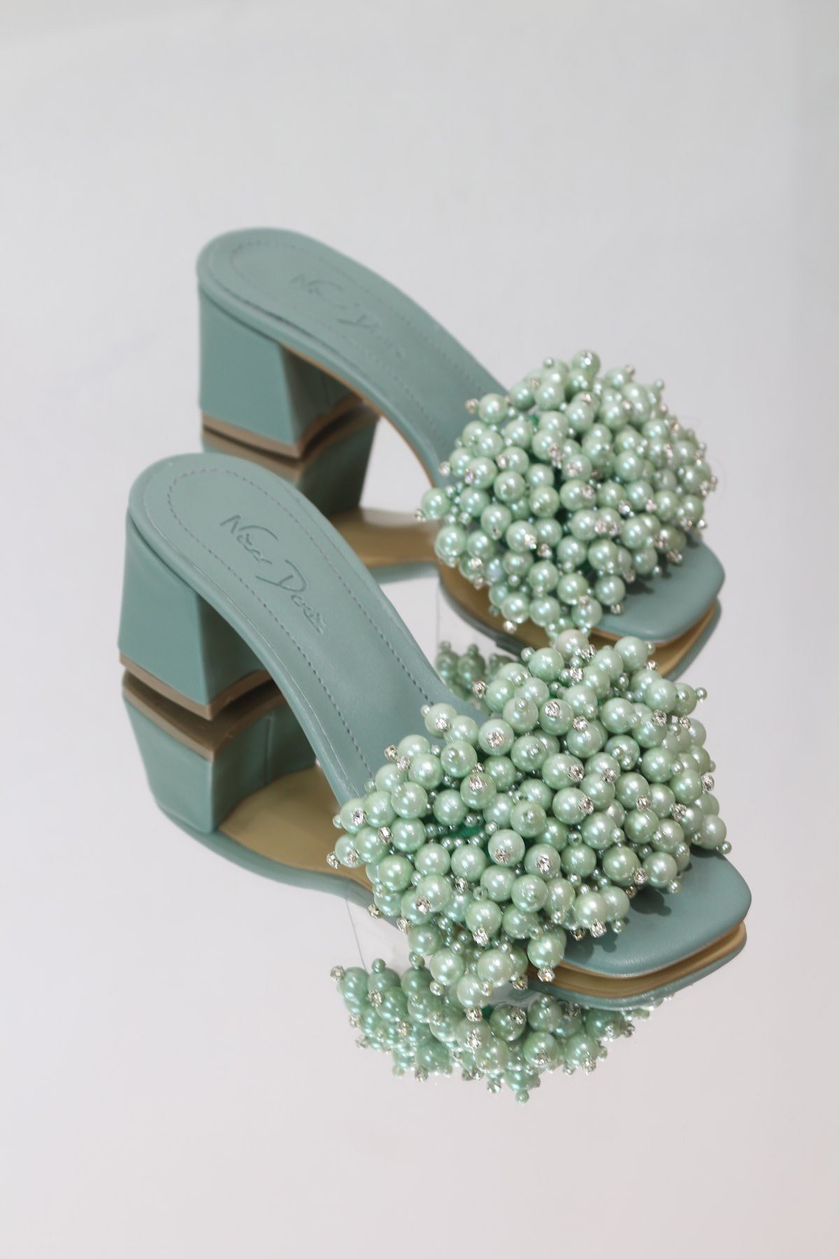 Pearl Mint Yeşil Taşlı 5cm Kısa Topuklu Bayan Sandalet