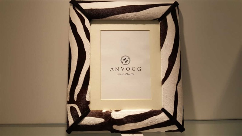 Anvogg - ANVOGG SİYAH BEYAZ KÜRKLÜ ÇERÇEVE 