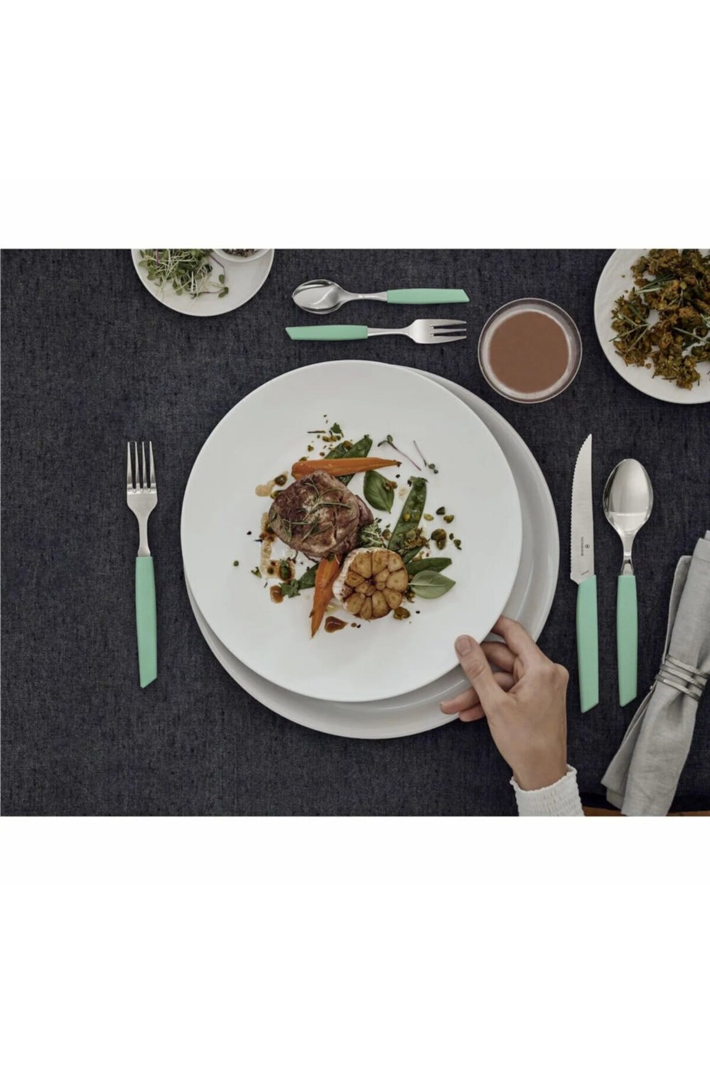 ​Victorinox 6.9096.12W41.24 Swiss Modern 24 Parça Masa Seti