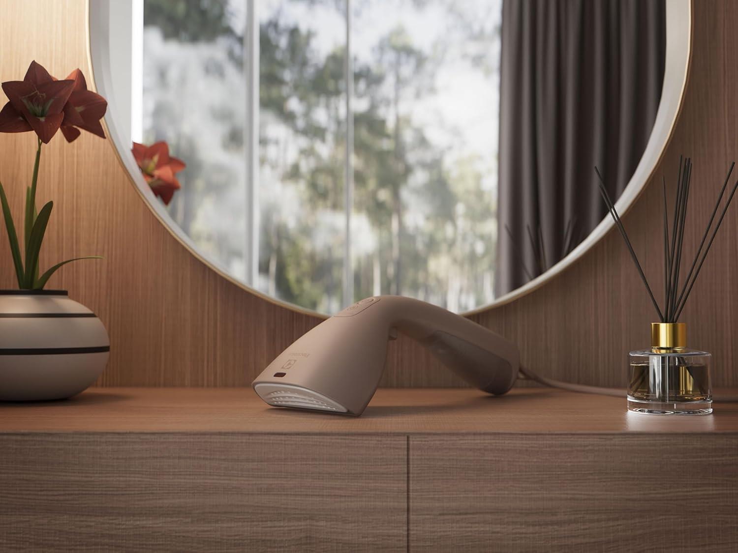 Electrolux E7HS2-8WB Buharlı Kırışık Giderici