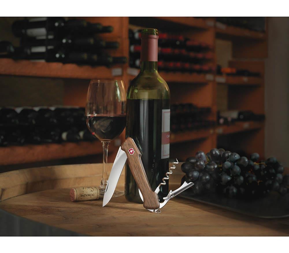 Victorinox 0.9701.63 Wine Master Ceviz Ağacı Çakı