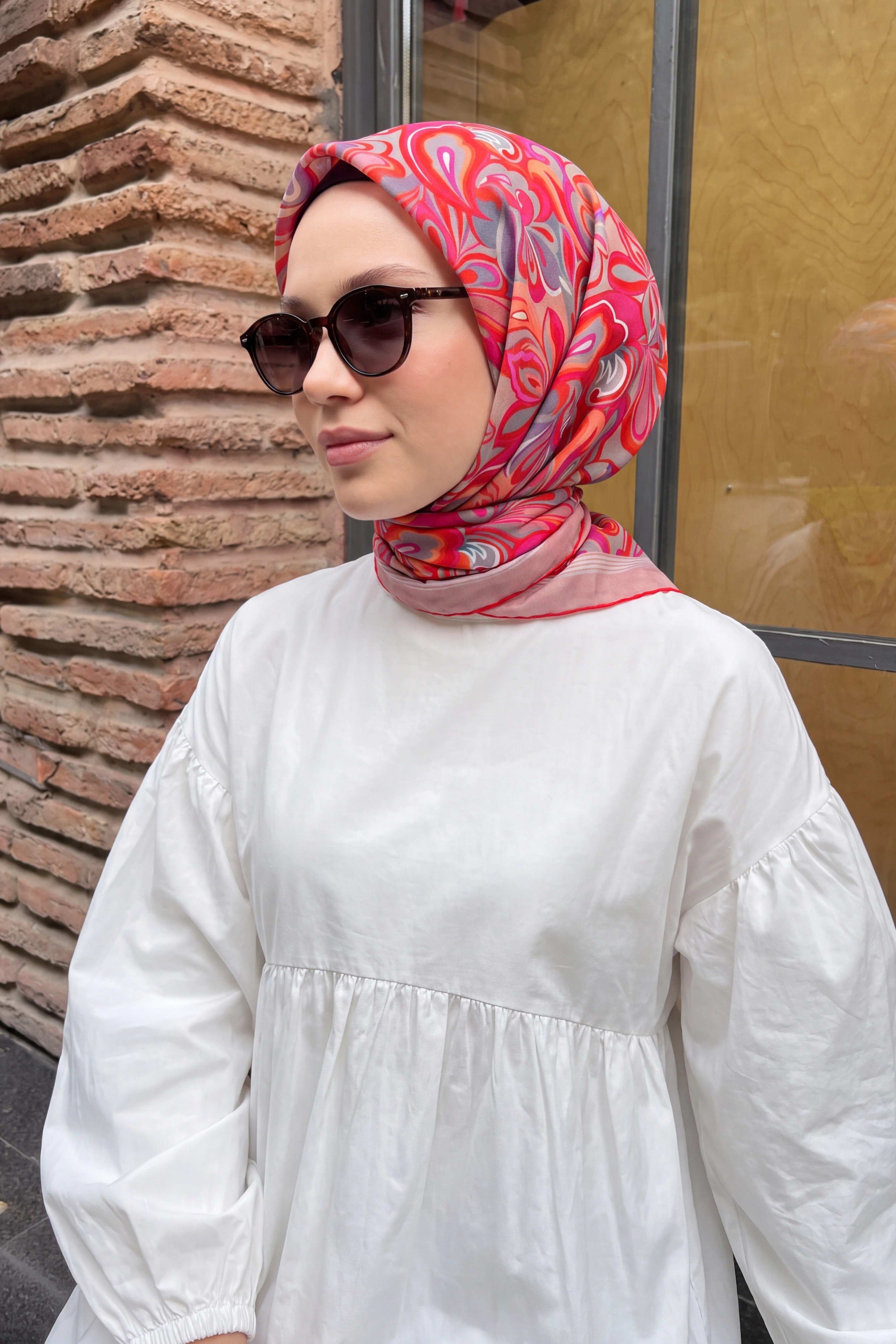 161038-05Velora Eşarp Aura Floral Narçiçeği