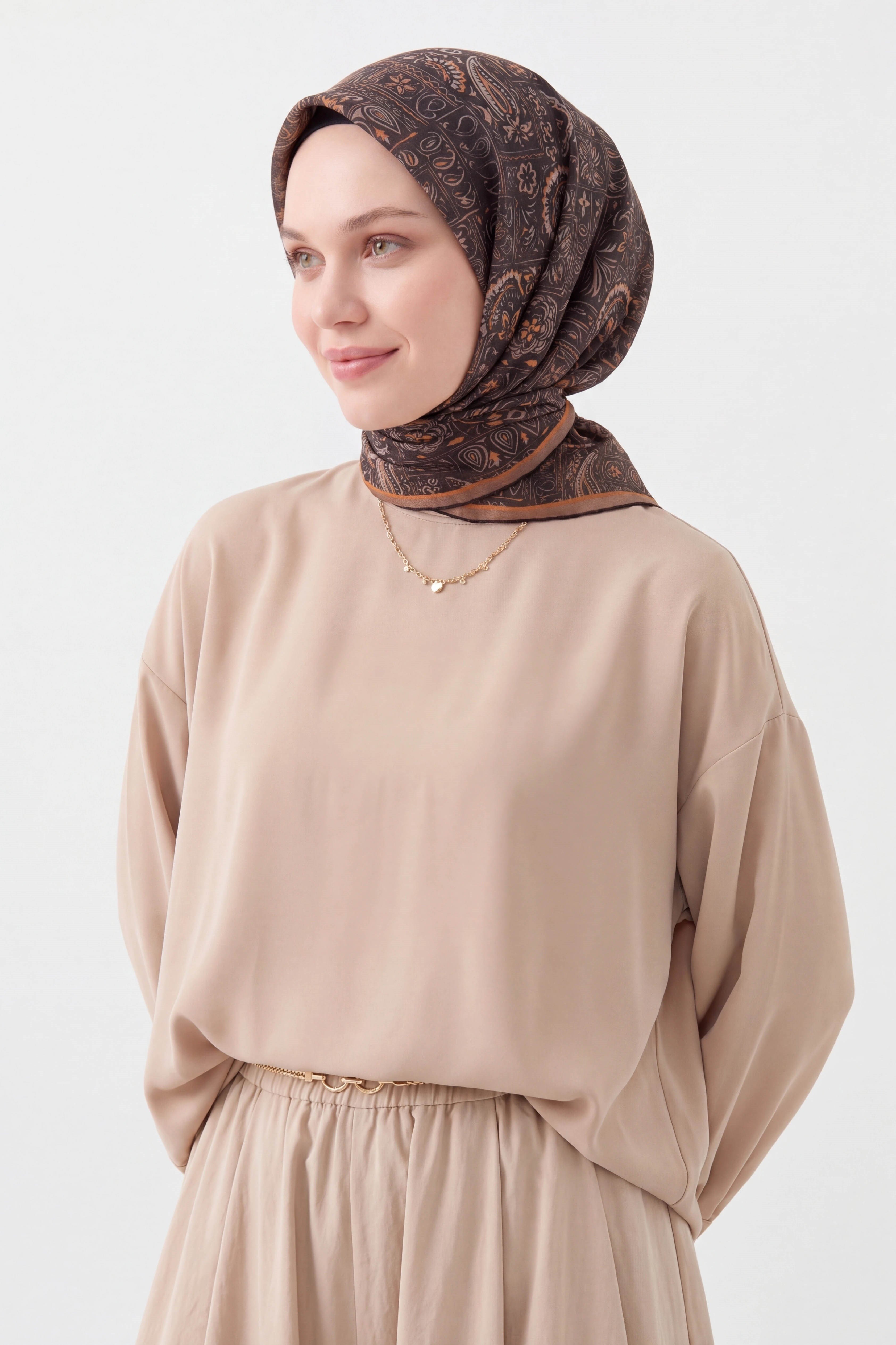 73165-02Soft Eşarp Etnik Siyah