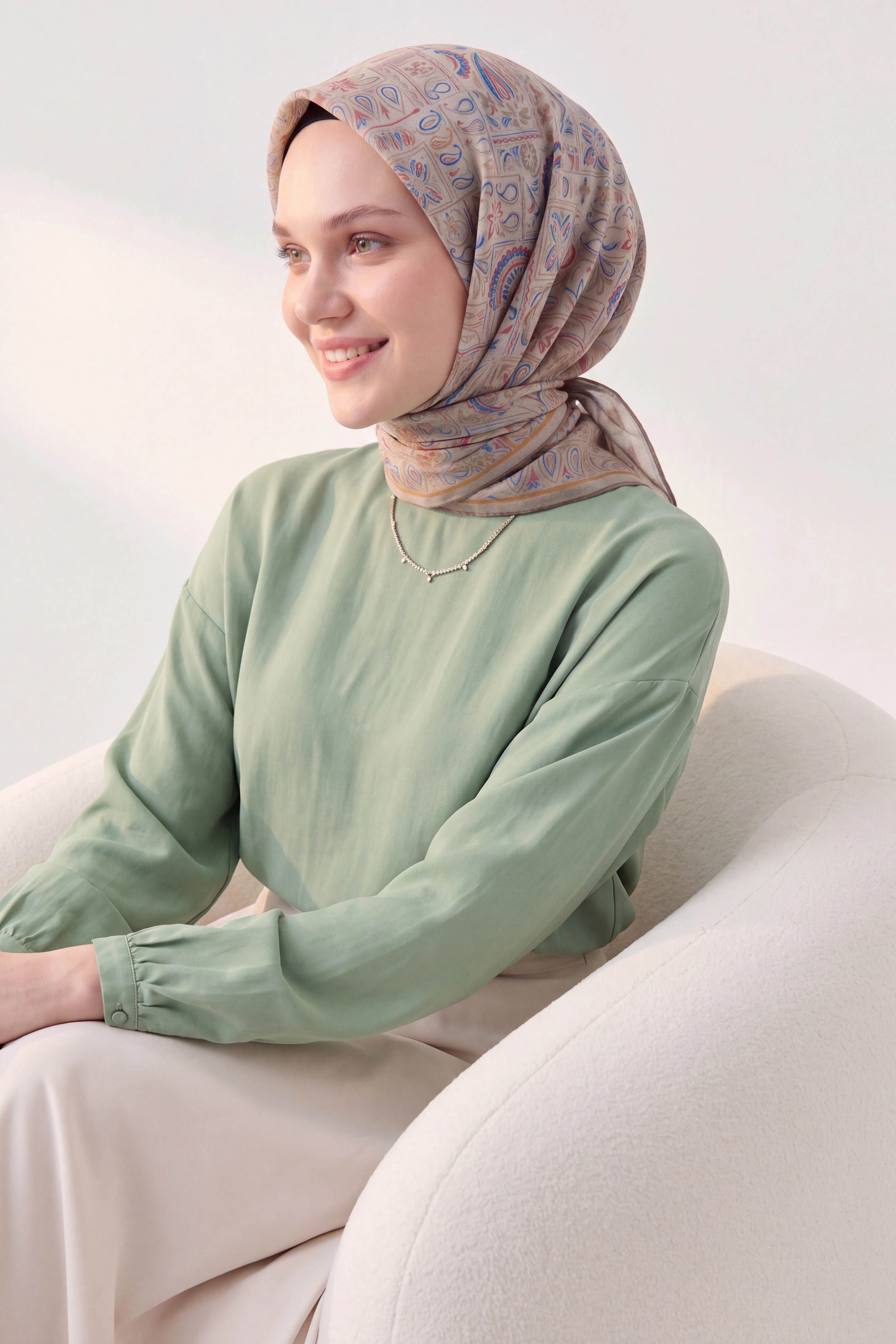 73165-13Soft Eşarp Etnik Gümüş