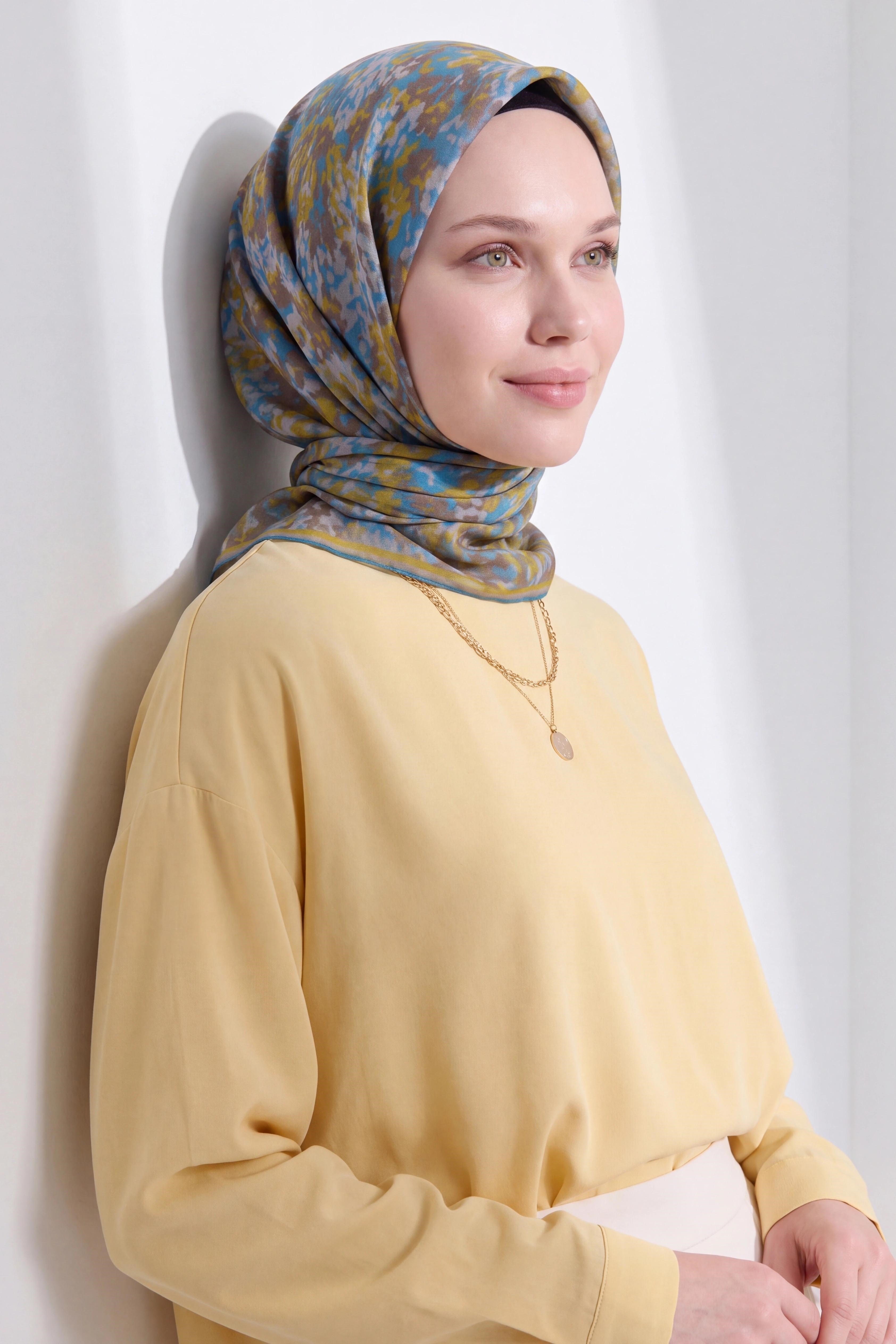 73166-05Soft Eşarp Autumn Bloom Gök Mavisi