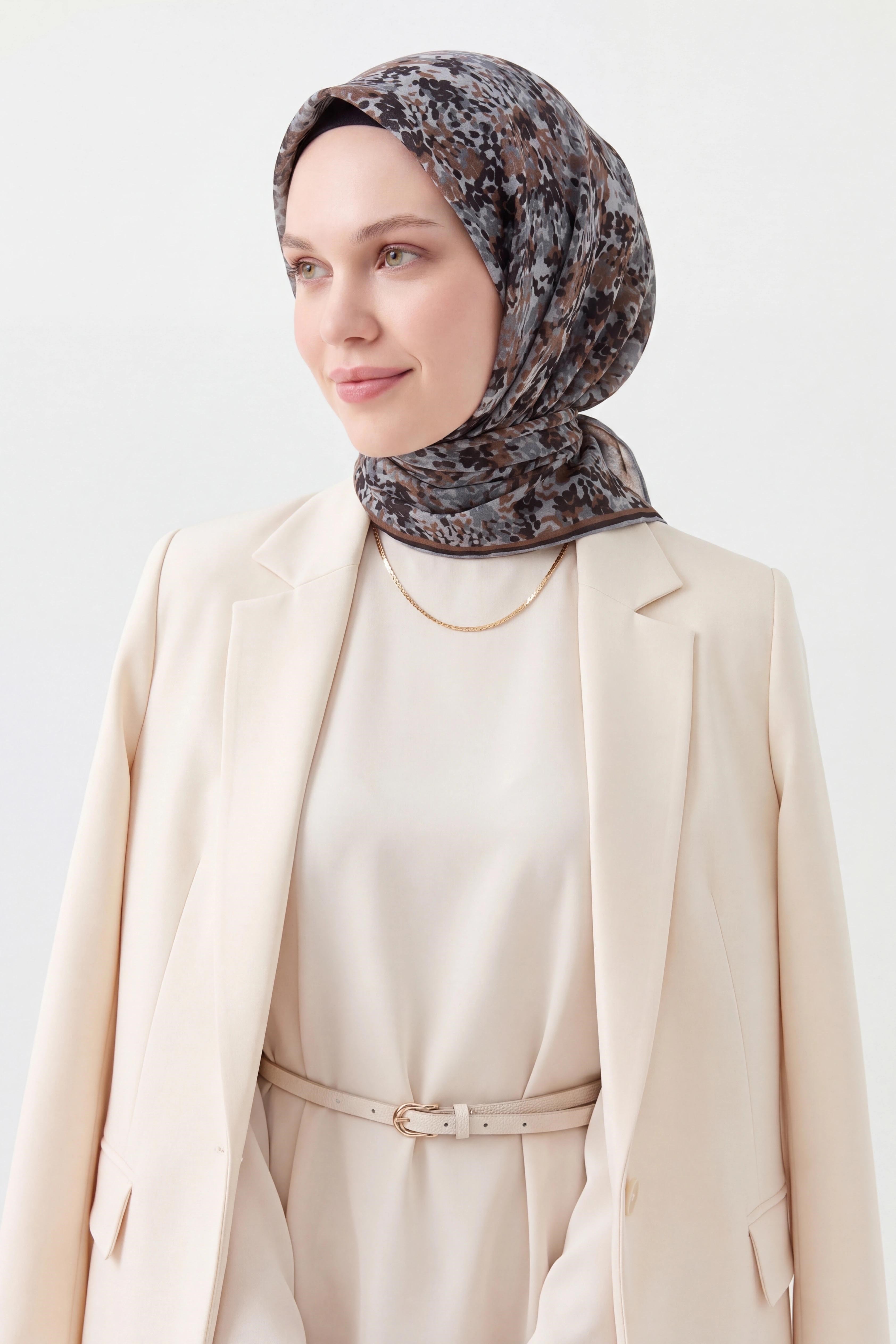 73166-14Soft Eşarp Autumn Bloom Koyu Gri