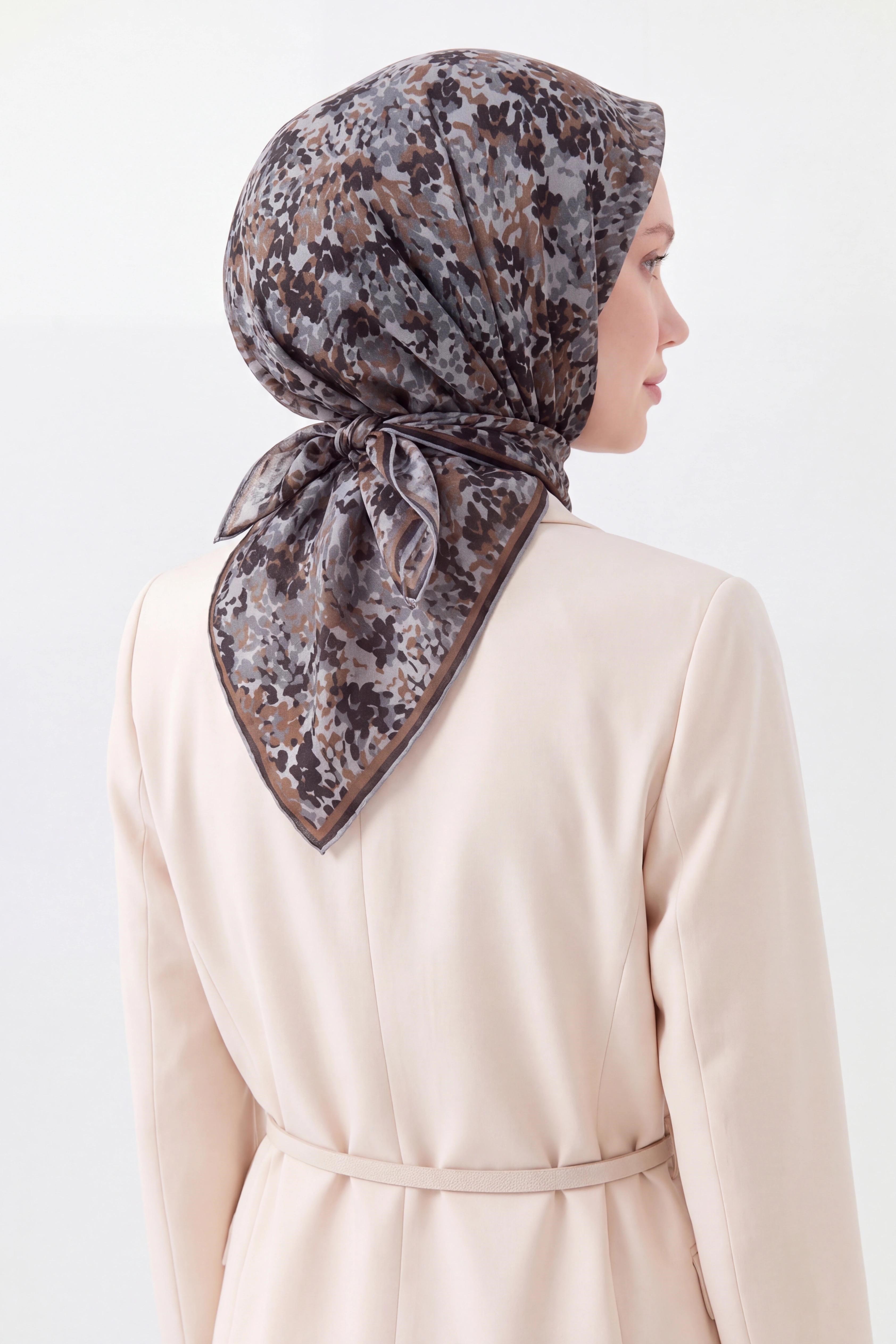 73166-14Soft Eşarp Autumn Bloom Koyu Gri