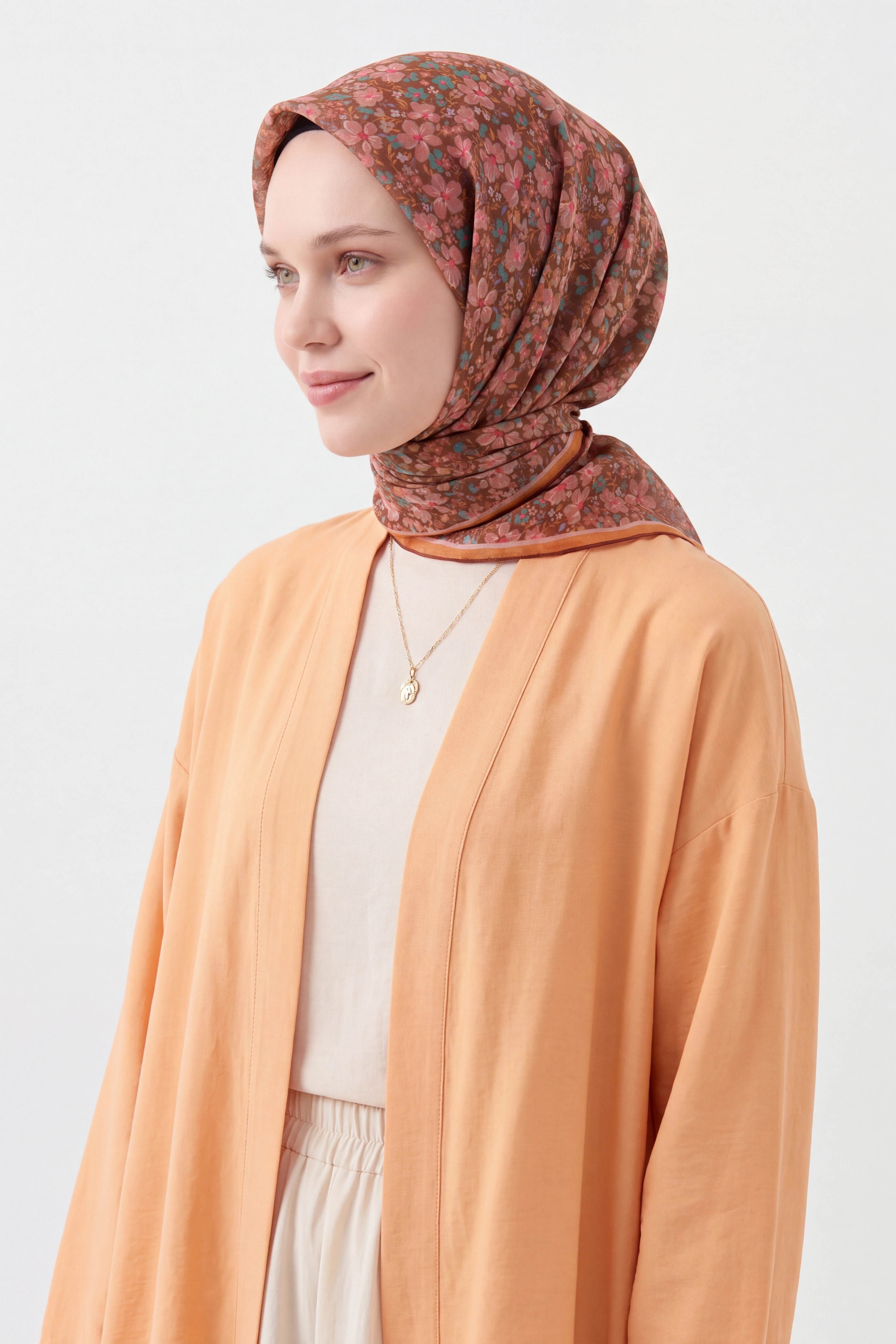 73168-06Soft Eşarp Mini Floral Sütlü Kahve