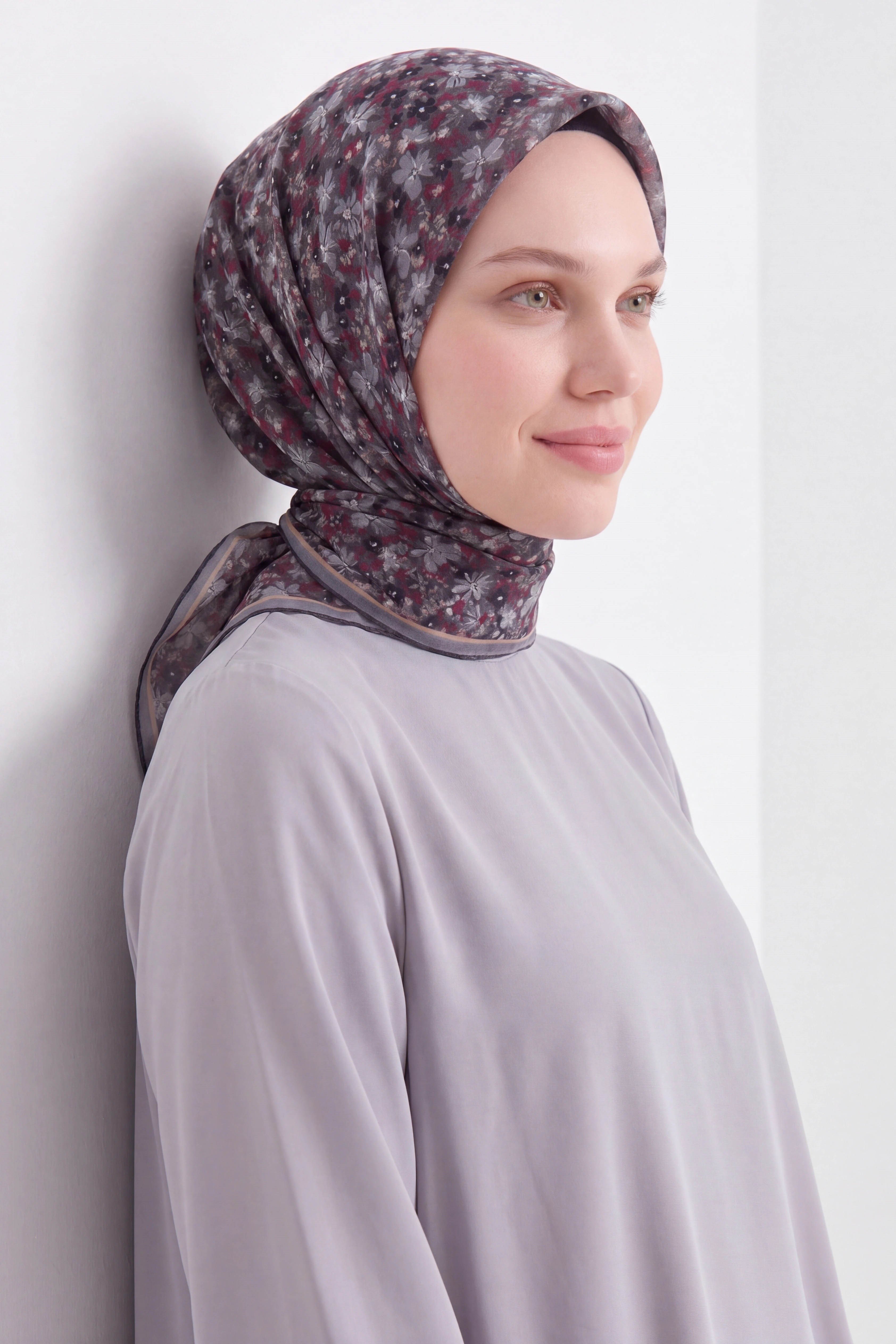 73168-08Soft Eşarp Mini Floral Füme