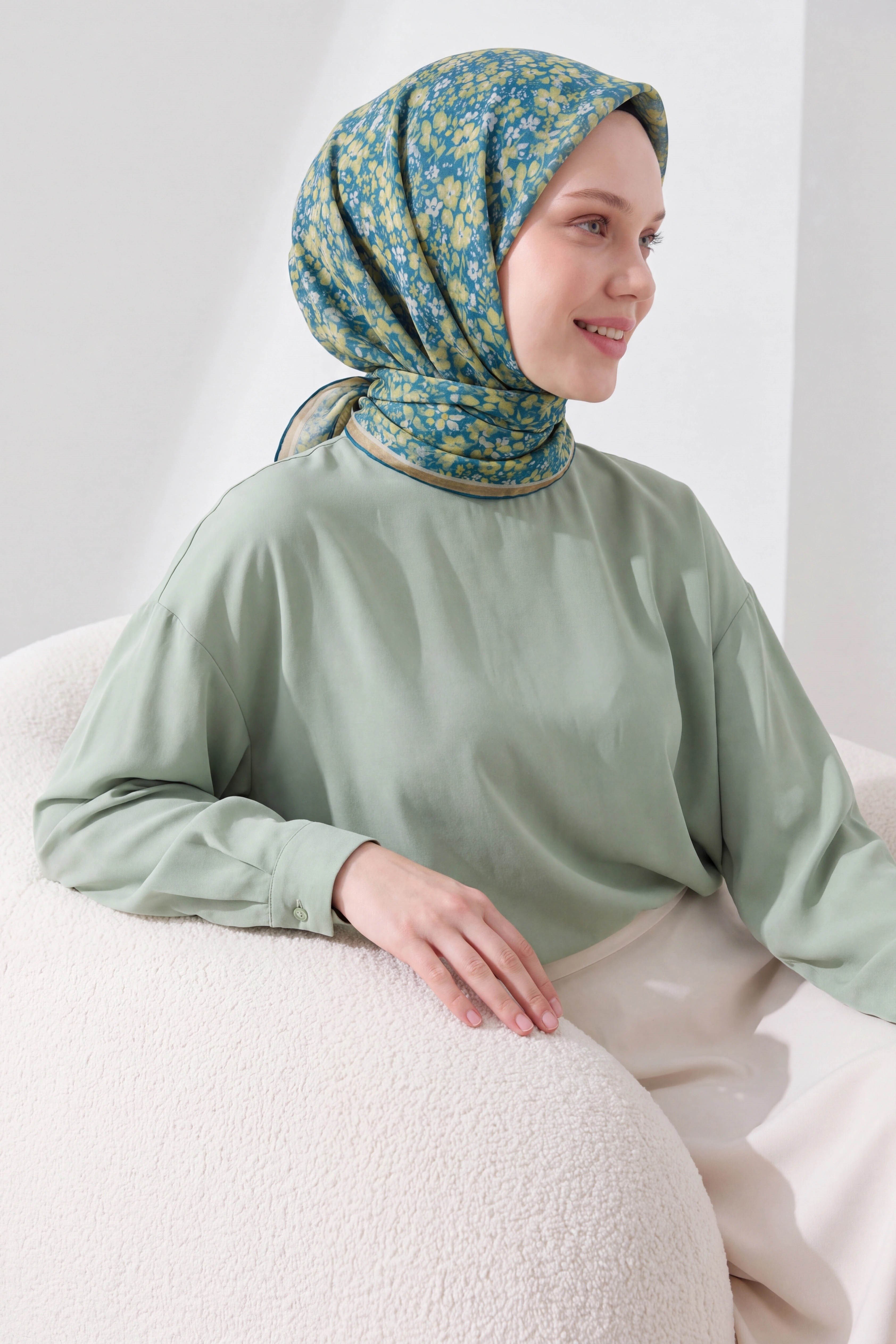 73168-11Soft Eşarp Mini Floral Patina Yeşili