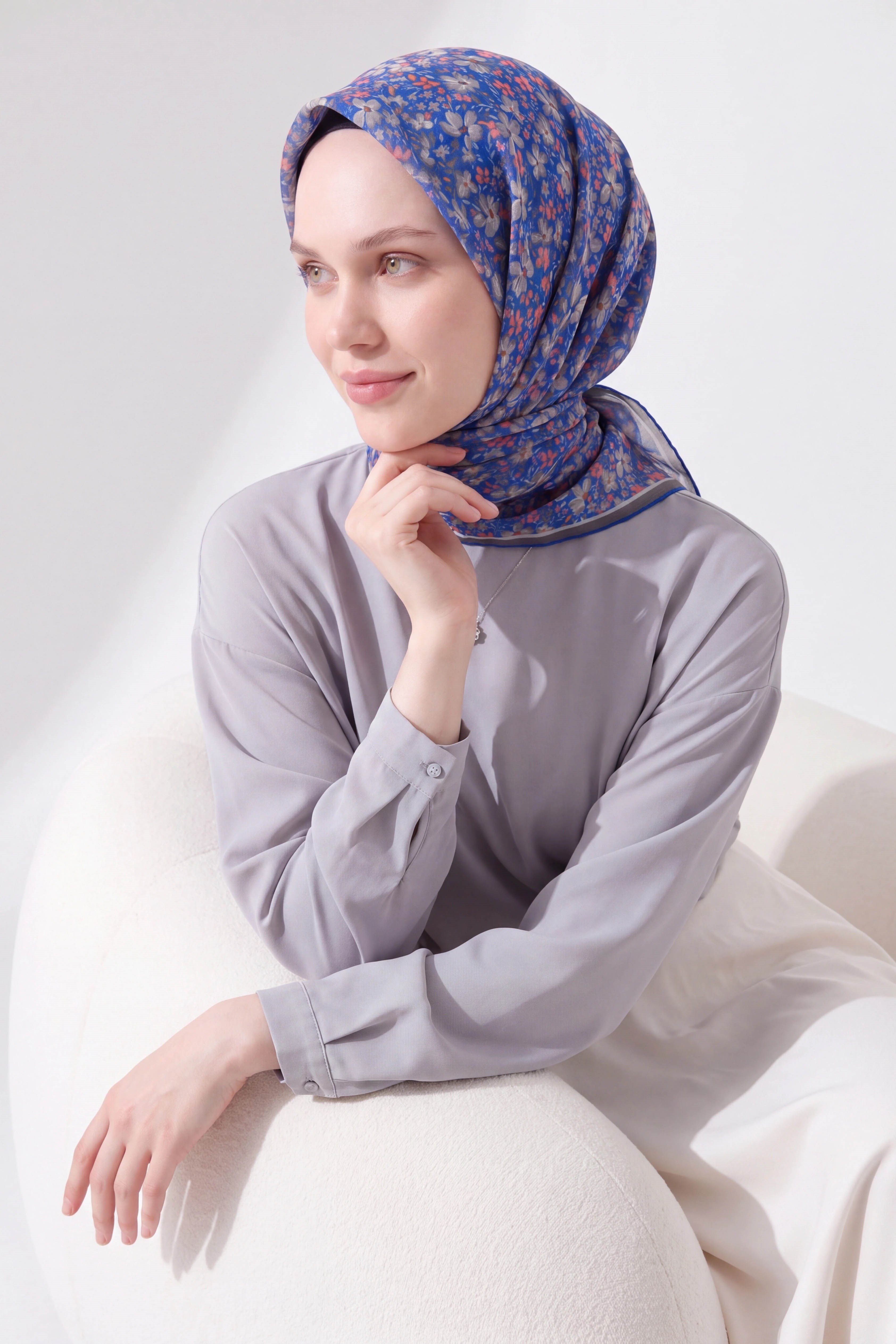 73168-17Soft Eşarp Mini Floral Gece Mavisi