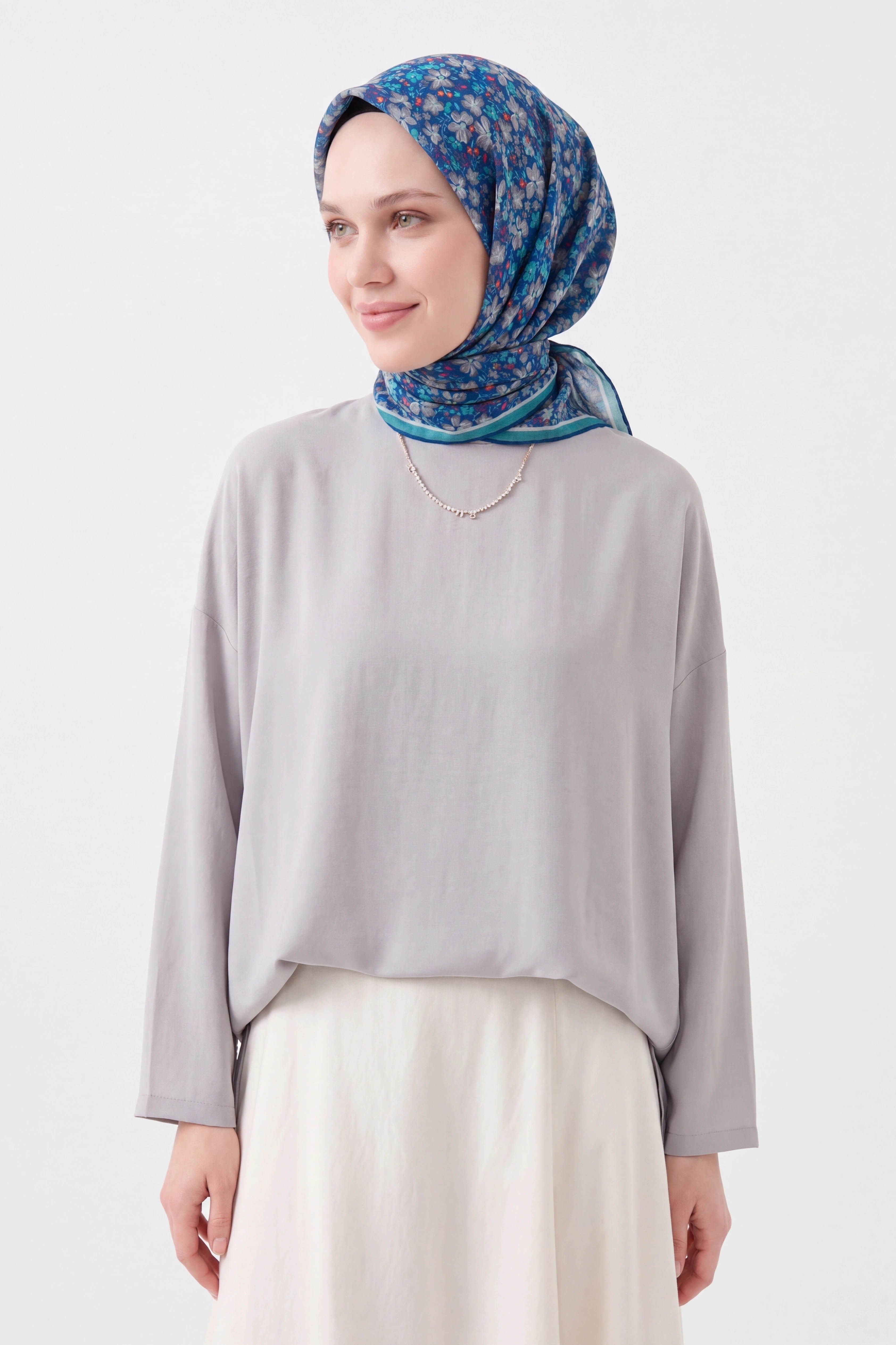 73168-22Soft Eşarp Mini Floral Koyu Mavi