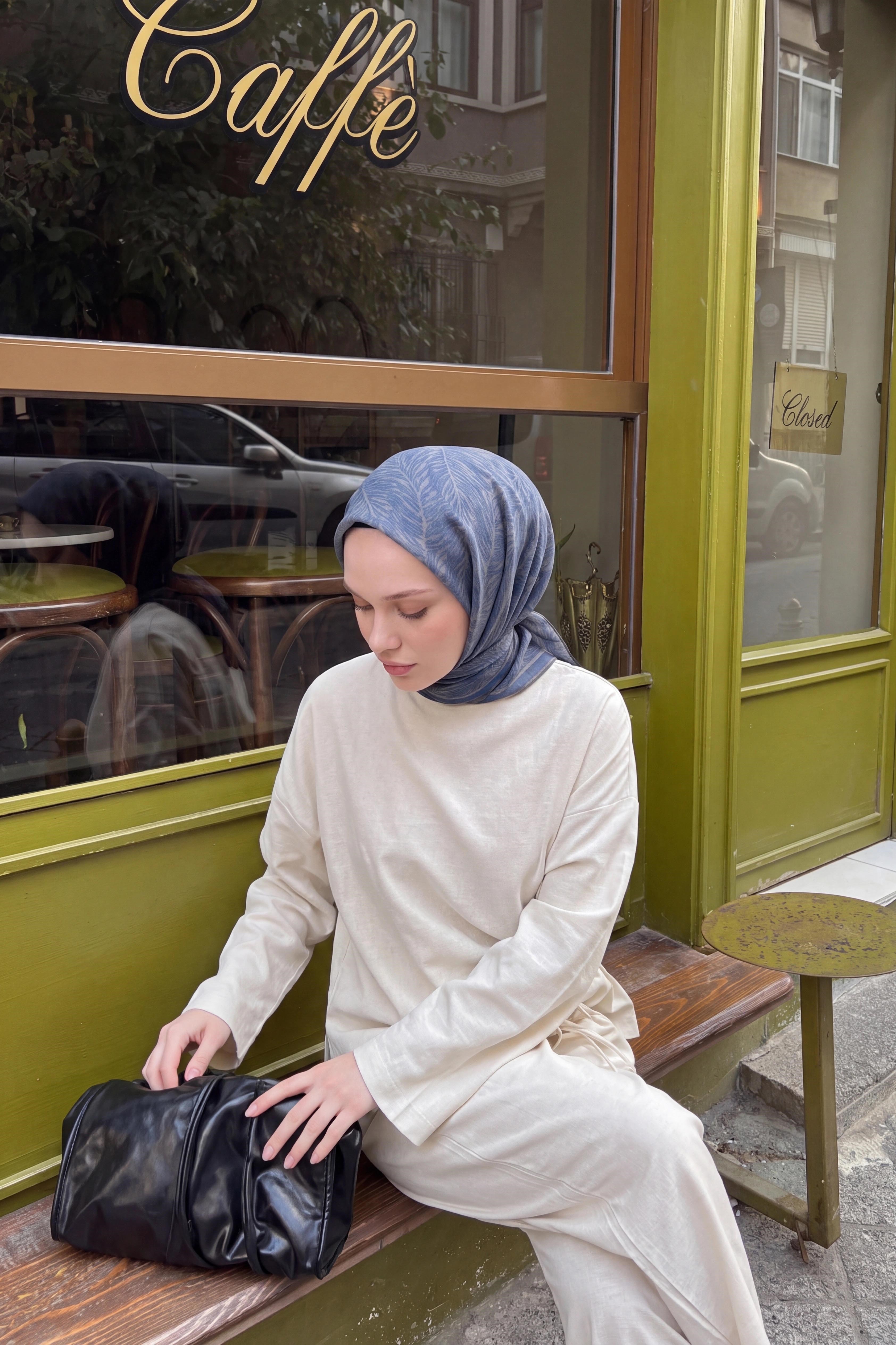73169-05Soft Eşarp Petra Lacivert