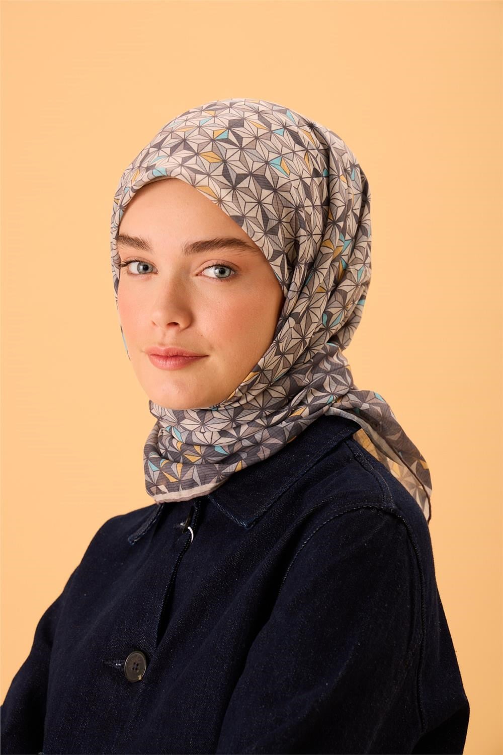 İnce Pamuk Soft Eşarp Antrasit Sarı Mavi Krem Vizon Desenli Kaymaz Dokulu Tok
                Duruşlu 90X90