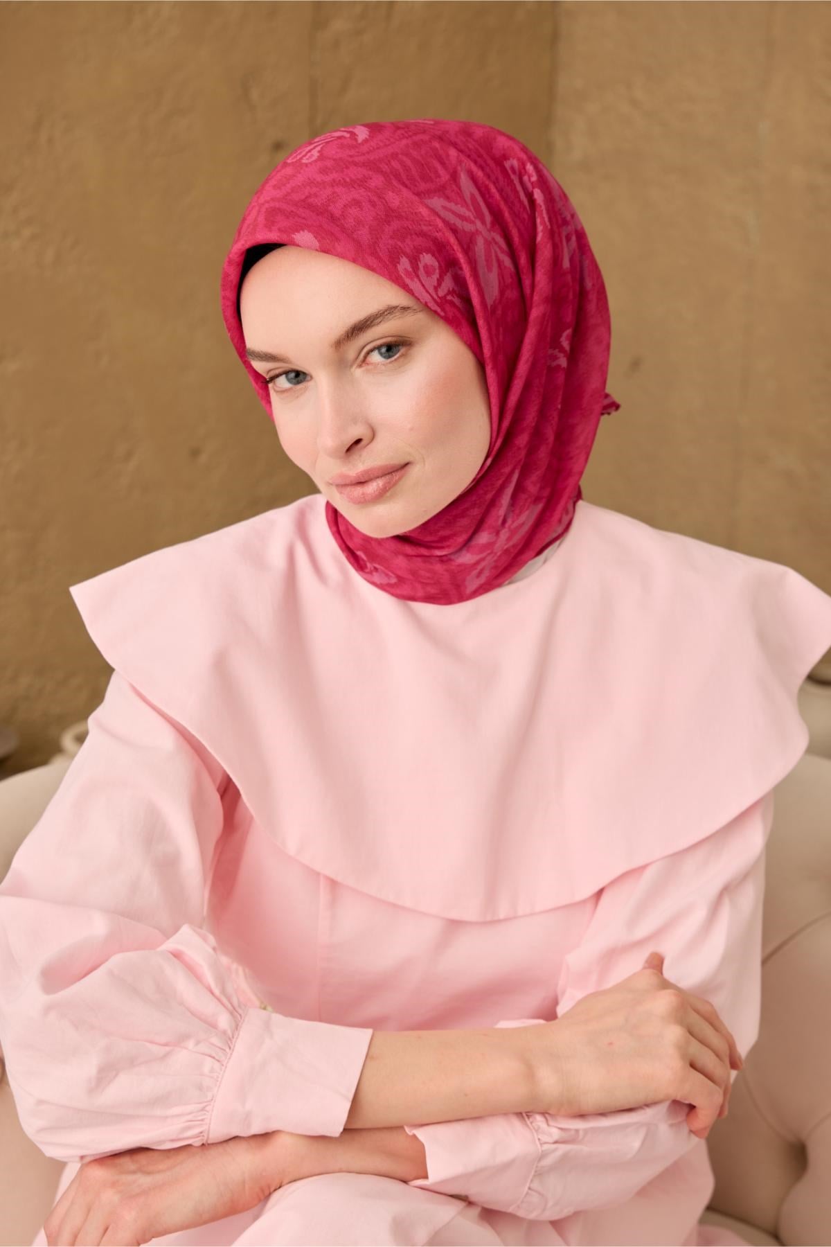 İnce Pamuk Soft Eşarp Fuşya-Pembe-Gül Pembe Desenli Nefes Alan Tok Duruşlu
                90X90