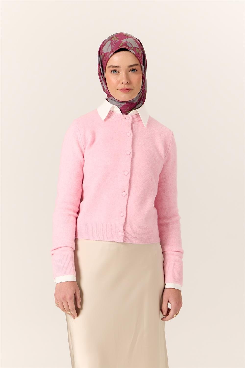 İnce Pamuk Soft Eşarp Pastel Pembe-Gri Desenli Kaymaz Dokulu Tok Duruşlu 90X90