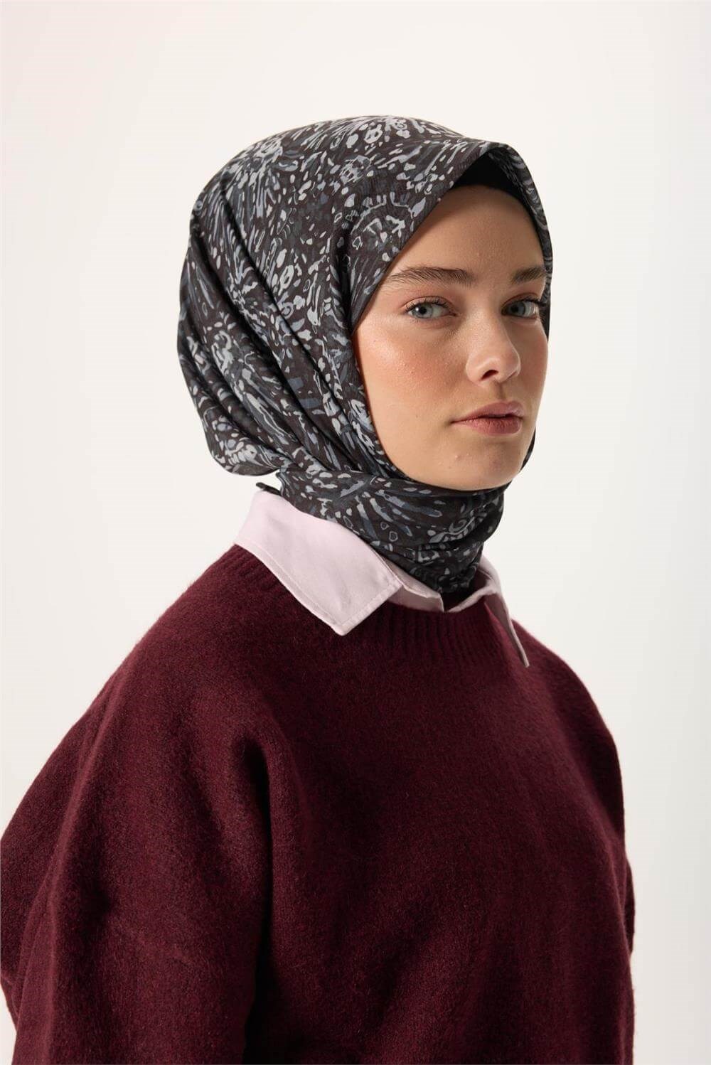 İnce Pamuk Soft Eşarp Siyah-Gümüş Desenli Tok Duruşlu Kaymaz 90X90