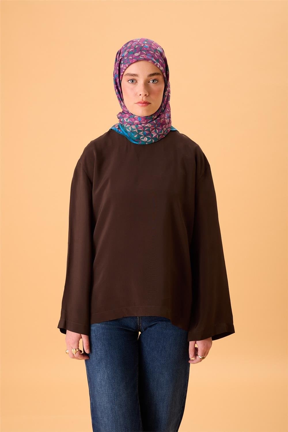 İnce Pamuk Soft Eşarp Zümrüt Yeşili Mor Pudra Pembe Gök Mavi Desenli Kaymaz
                Dokulu Tok Duruşlu 90X90
