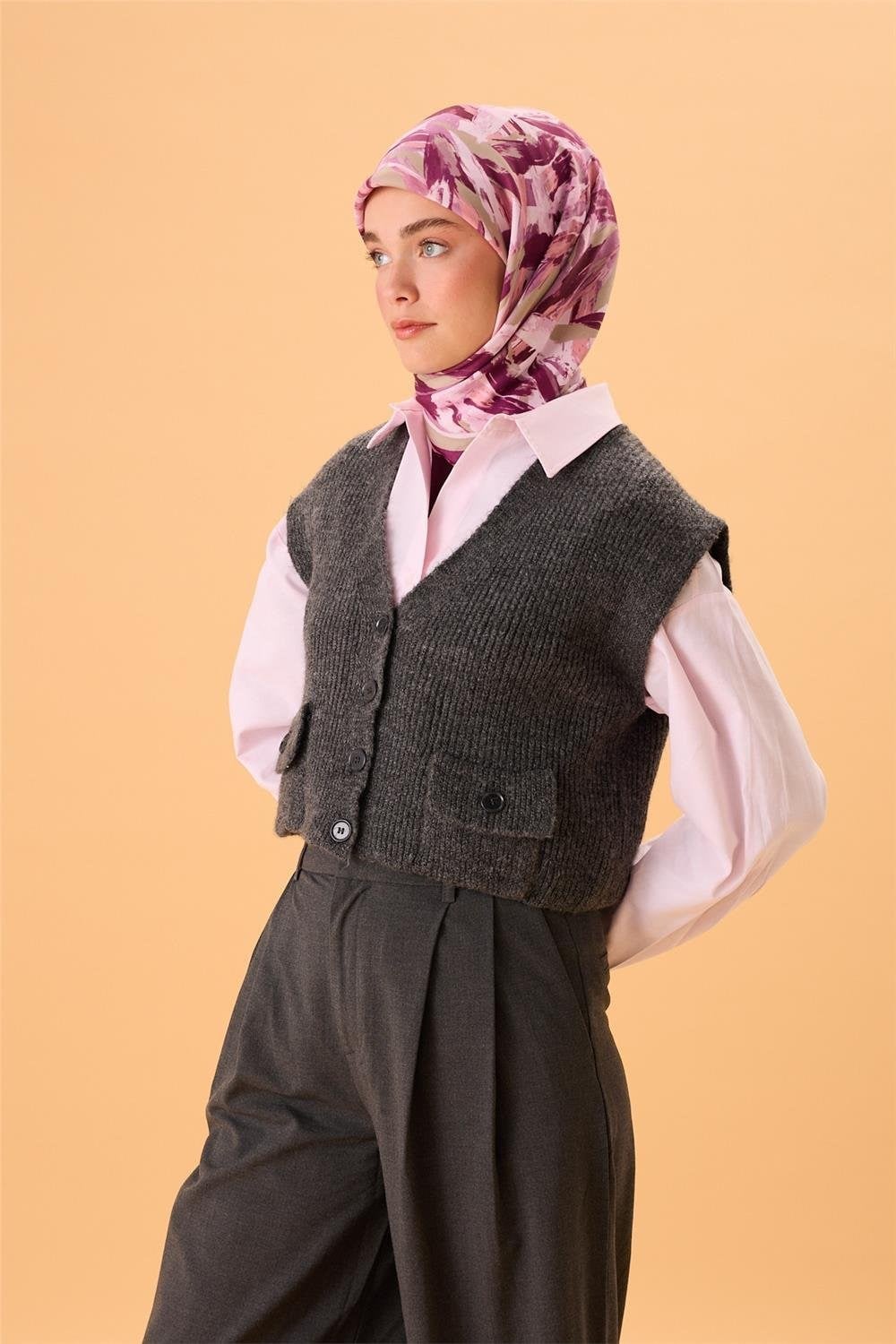 Organik Pamuk İpek Eşarp Mor-Yeşil Gri-Somon-Eflatun Desenli Kaymaz Tok Duruşlu
                90X90