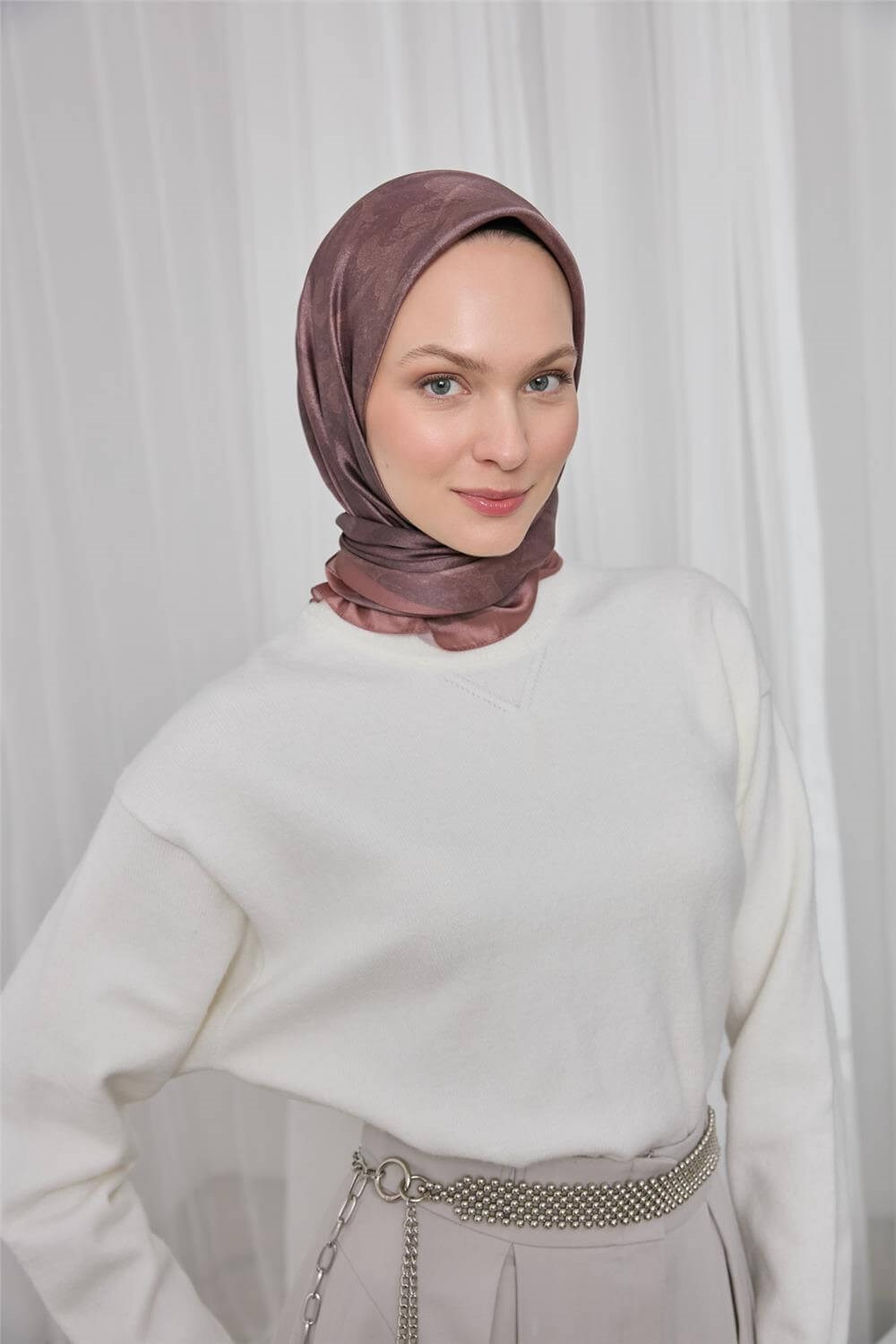 Polyester Karışımlı Shiny Eşarp Soğan Kabuğu Etnik Desenli Parlak Dokulu 90X90