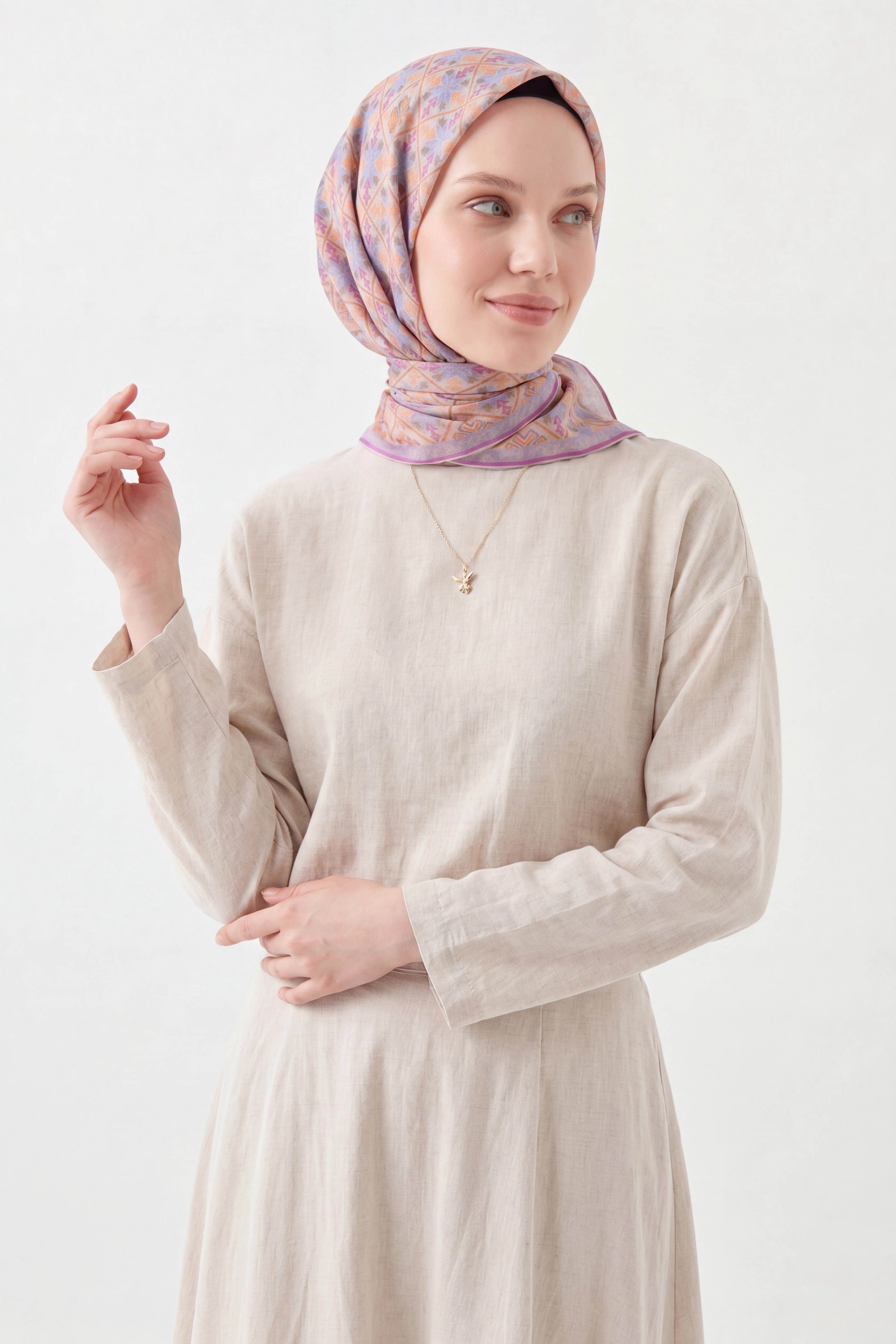 Soft Eşarp Minimal Motif Fuşya