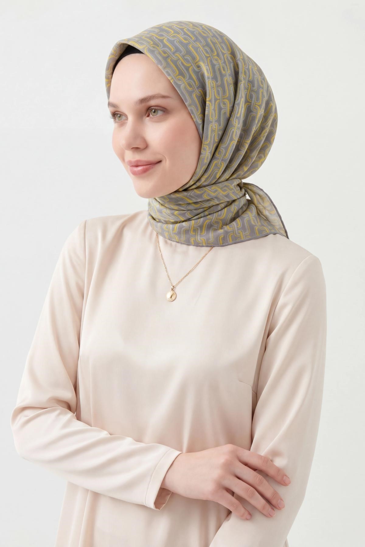 Soft Eşarp Zincir Desen Koyu Gri 90x90