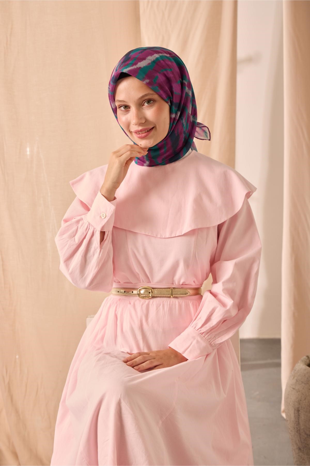 Soft Pamuk Eşarp Mor-Patina Yeşili-Lacivert-Gri Desenli Kaymaz Tok Duruşlu
                90X90