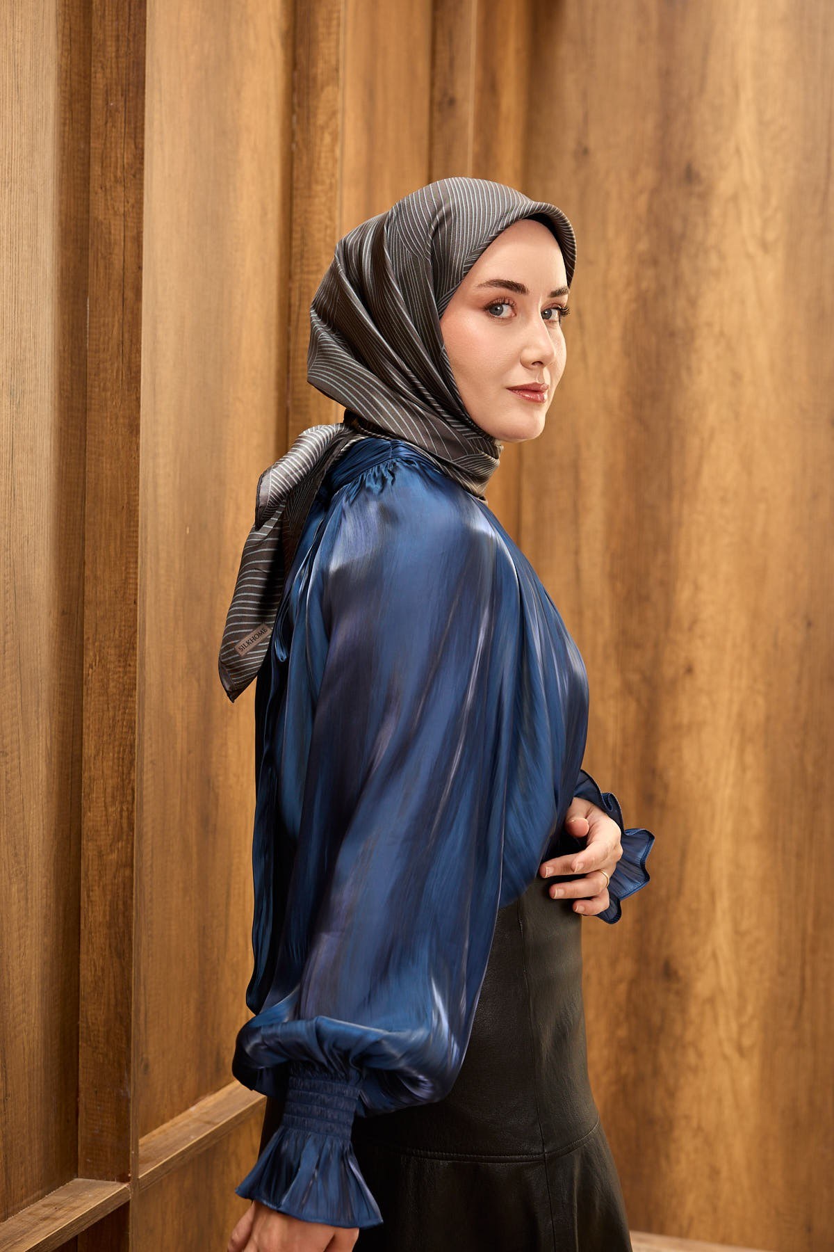 Twill İpek Eşarp Fluid Lines Acı Kahve