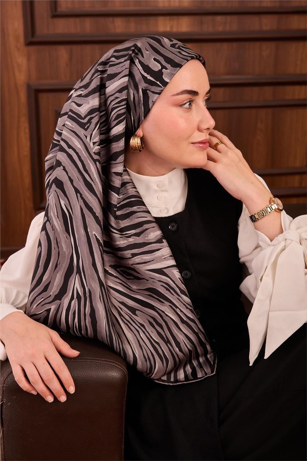 Twill İpek Eşarp Gri Siyah Gümüş Dalga Desenli Tok Duruşlu 90X90