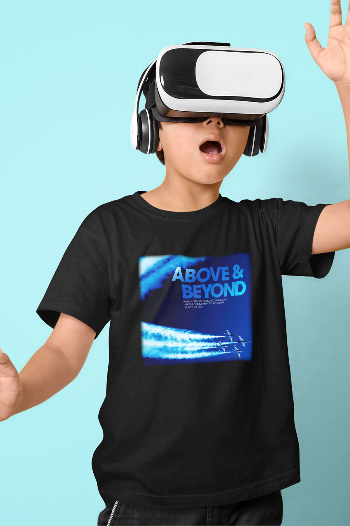 Above and Beyond Baskılı Siyah Unisex Çocuk Tişört