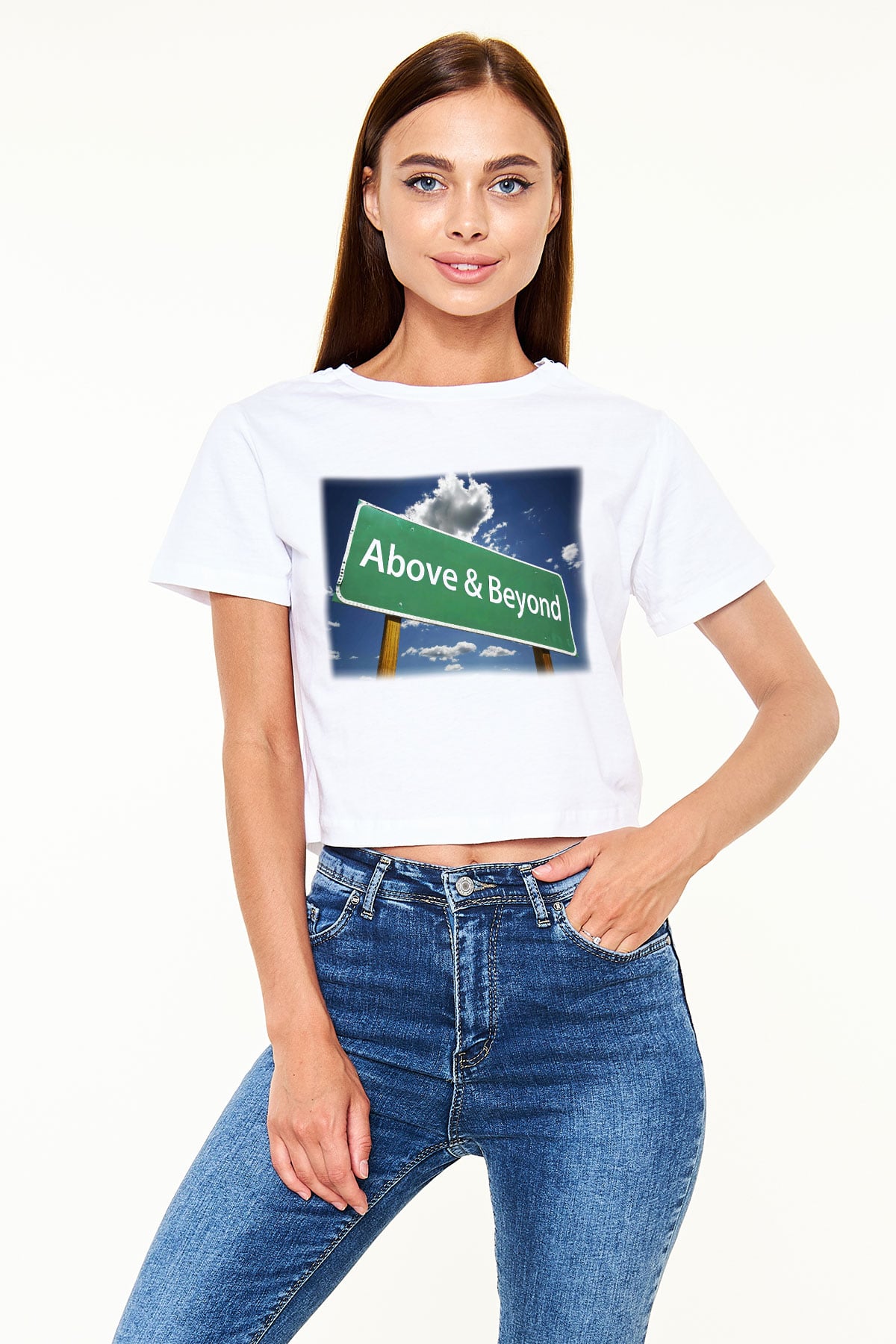 Above and Beyond Beyaz Croptop Tişört