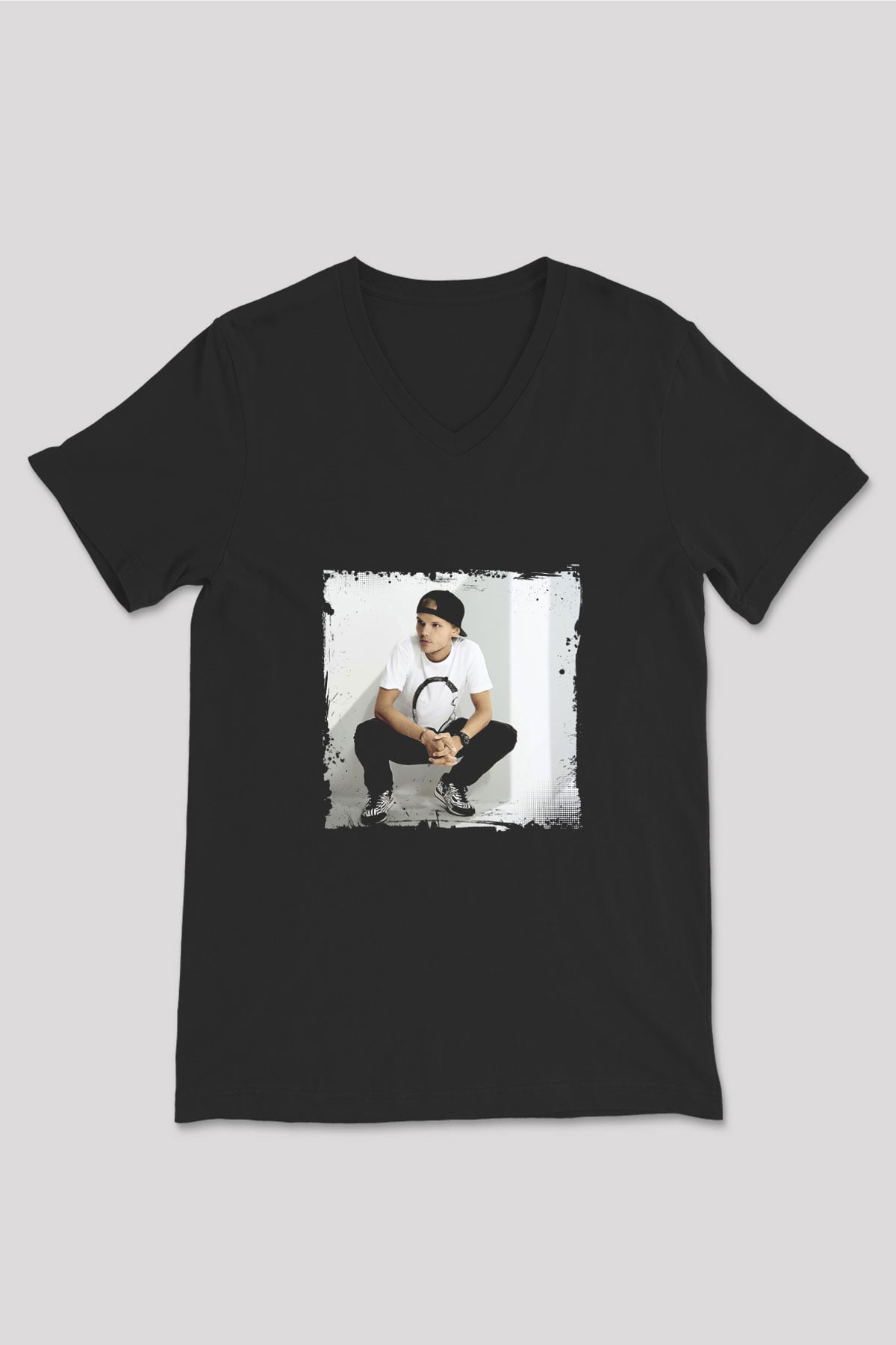 Avicii Baskılı Unisex Siyah V Yaka Tişört